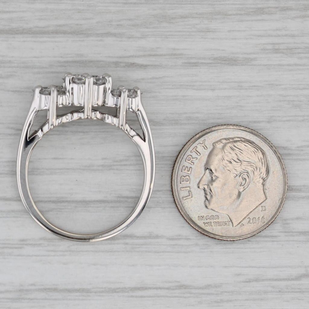 Bague de fiançailles à grappes de fleurs en or blanc 14 carats avec diamants 0,59 carat, taille 7,25 en vente 4