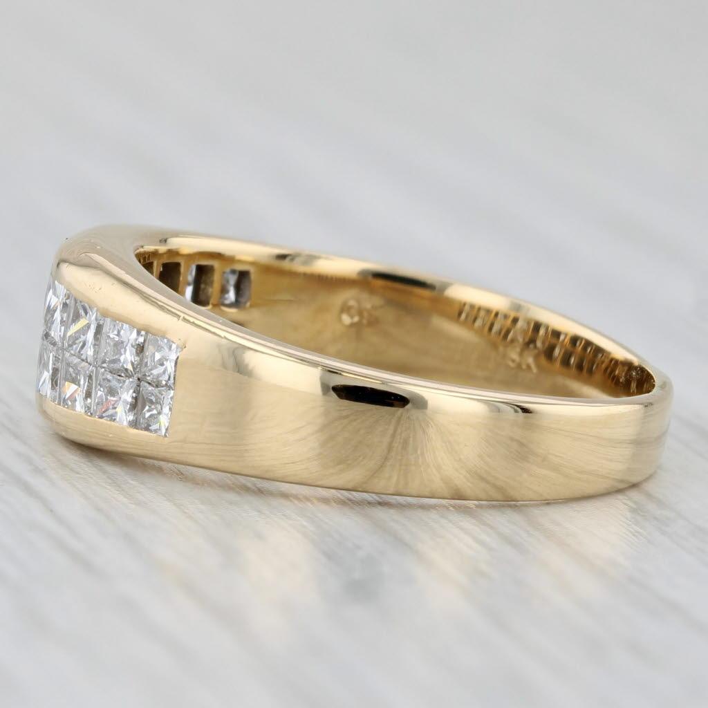 Informations sur les pierres précieuses :
- Diamants naturels -
Total des carats - 0.59ctw
Taille - Brilliante princesse
Couleur - G - H
Clarté - VS2

Métal : Or jaune 18k
Poids : 5,5 grammes 
Timbres : 18k
Hauteur de la face : 7 mm 
Hauteur