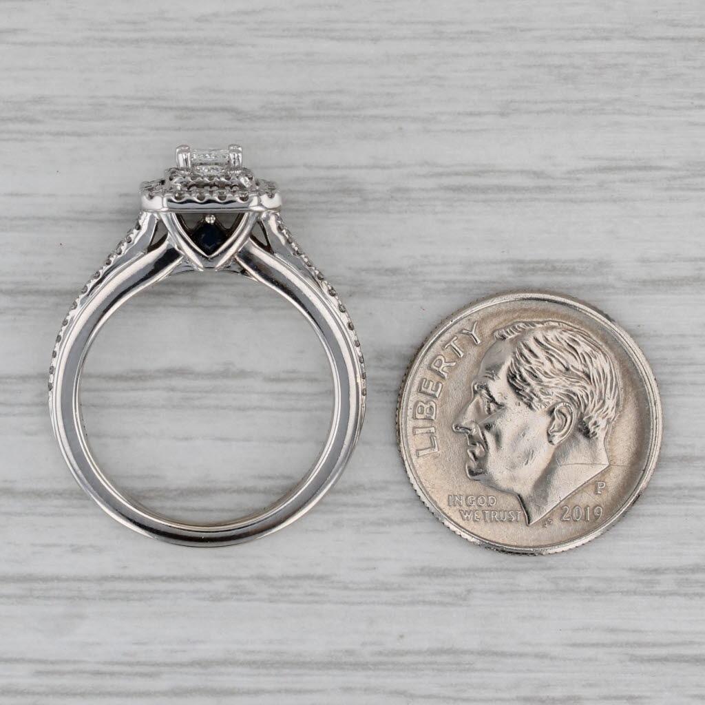 Anello di fidanzamento con diamante aureolato da 0,59 carati in oro bianco 14k, misura 6,25 in vendita 2