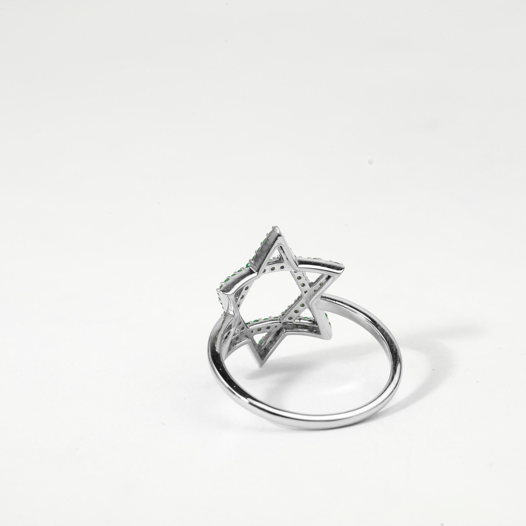 De las mujeres 0,5 ct Esmeralda natural talla redonda Anillo de estrella para todos los días en oro blanco de 18 quilates en venta