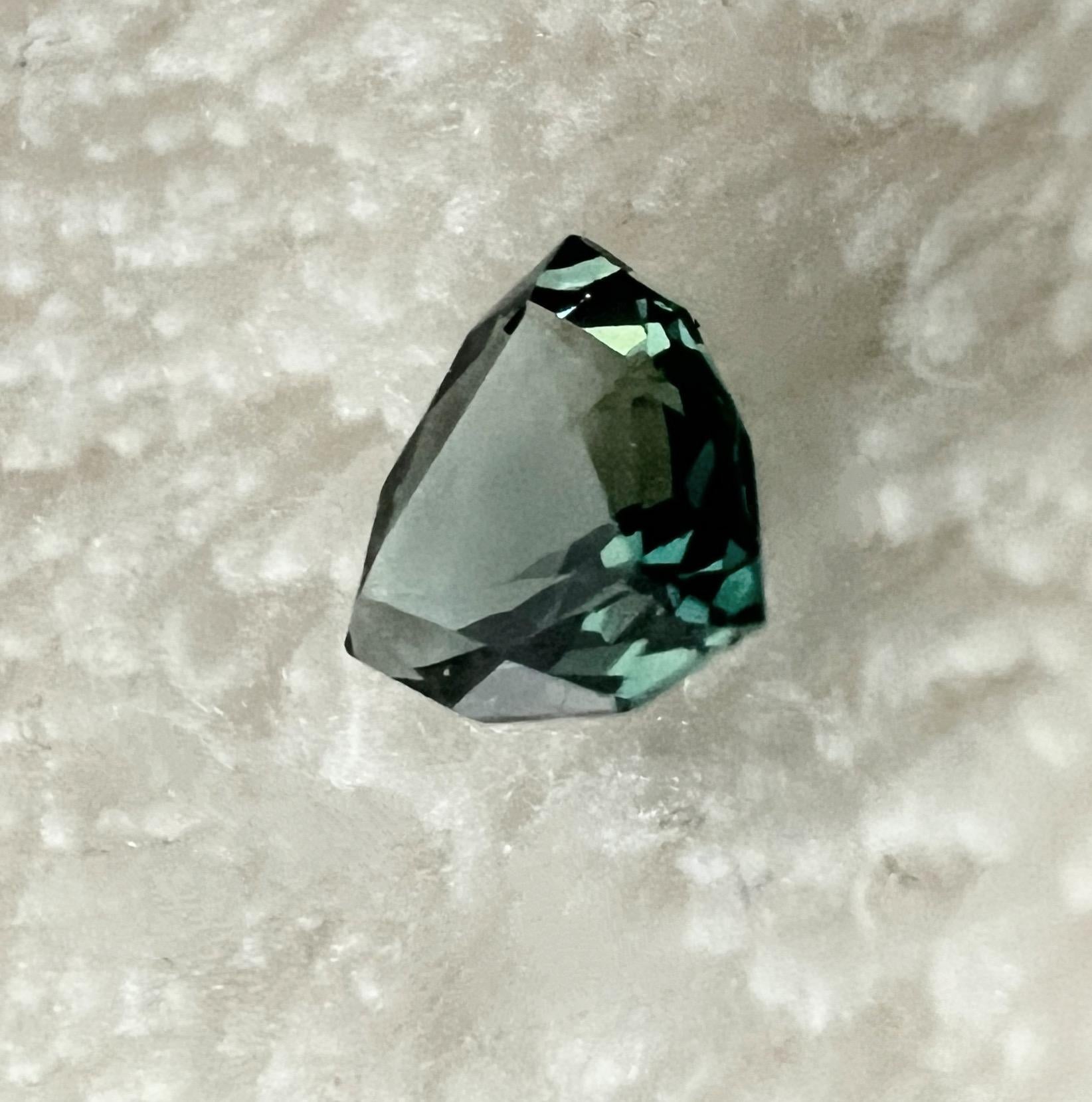 0.5ct Trillion Cut Natural Unheated Teal Blue Sapphire Gemstone LOUPE CLEAN For Sale 1