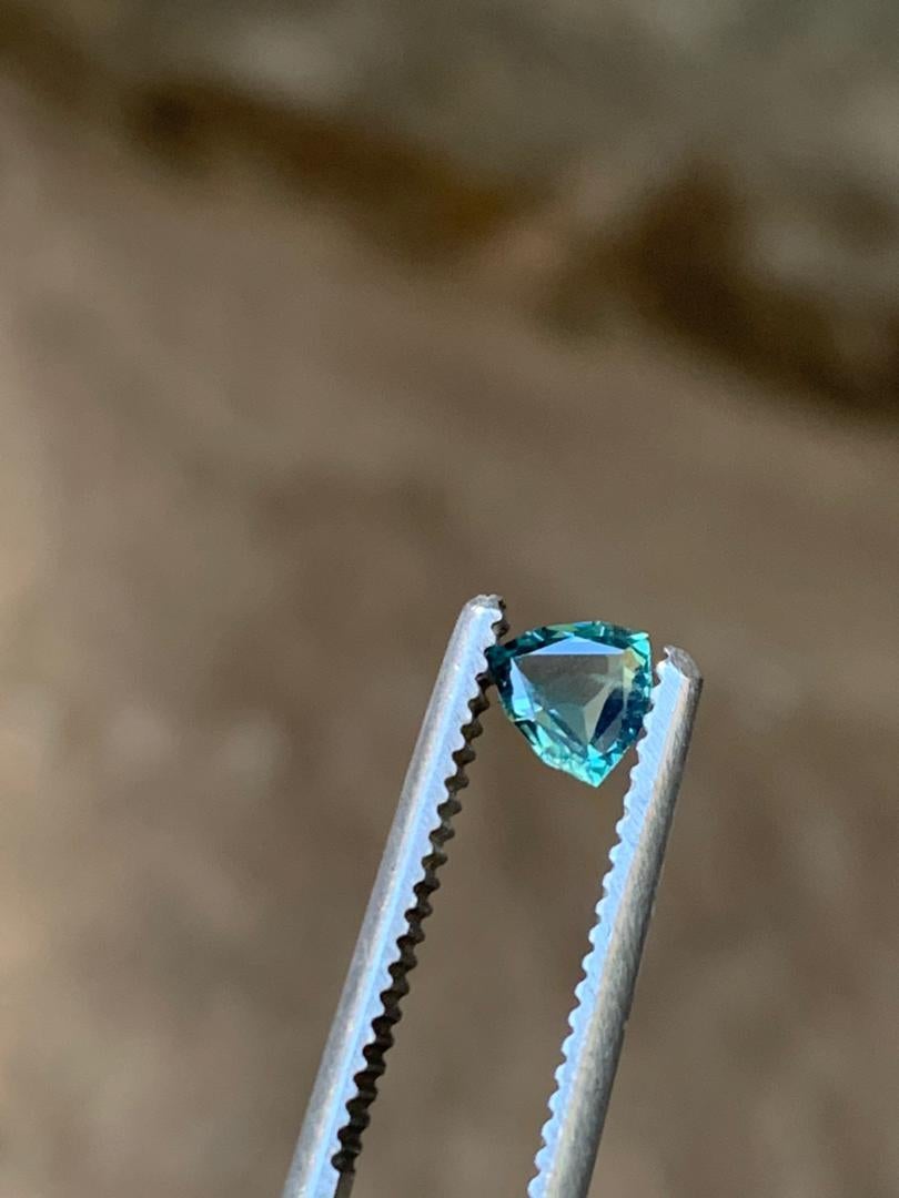Artisan 0.5ct Trillion Cut Natural Unheated Teal Blue Sapphire Gemstone LOUPE CLEAN For Sale