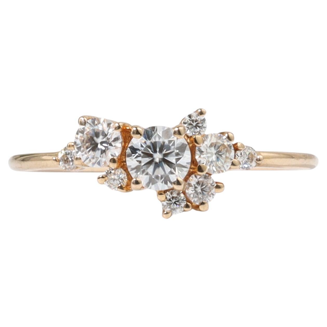 Anillo de compromiso con racimo de diamantes redondos-C naturales de 0,5 quilates en oro blanco de 18 quilates en venta
