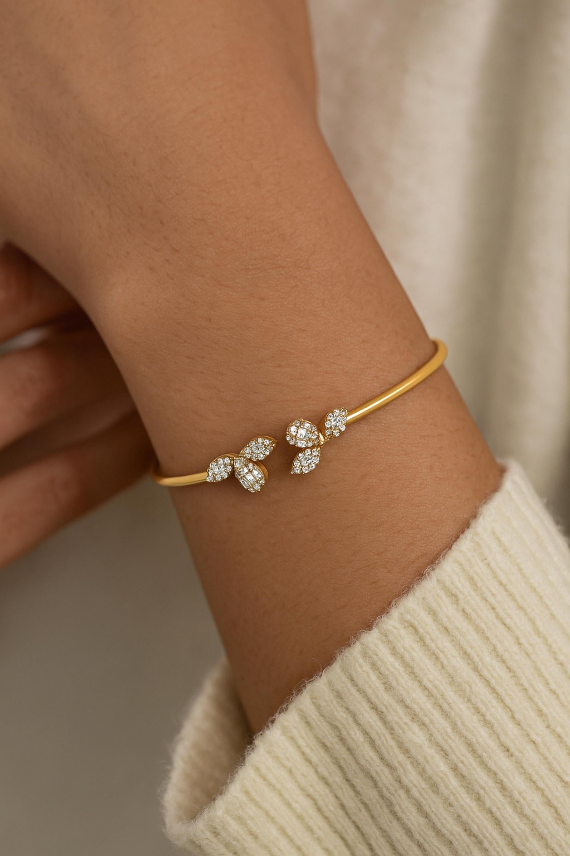 Élevez votre collection de bijoux avec ce bracelet manchette à diamants baguettes, intemporel et polyvalent, symbole d'un style sans effort et d'une beauté durable.

Code de l'article :- SEB-6675B
Poids brut :- 5.09 gm
Or jaune 18k Poids :- 4.97