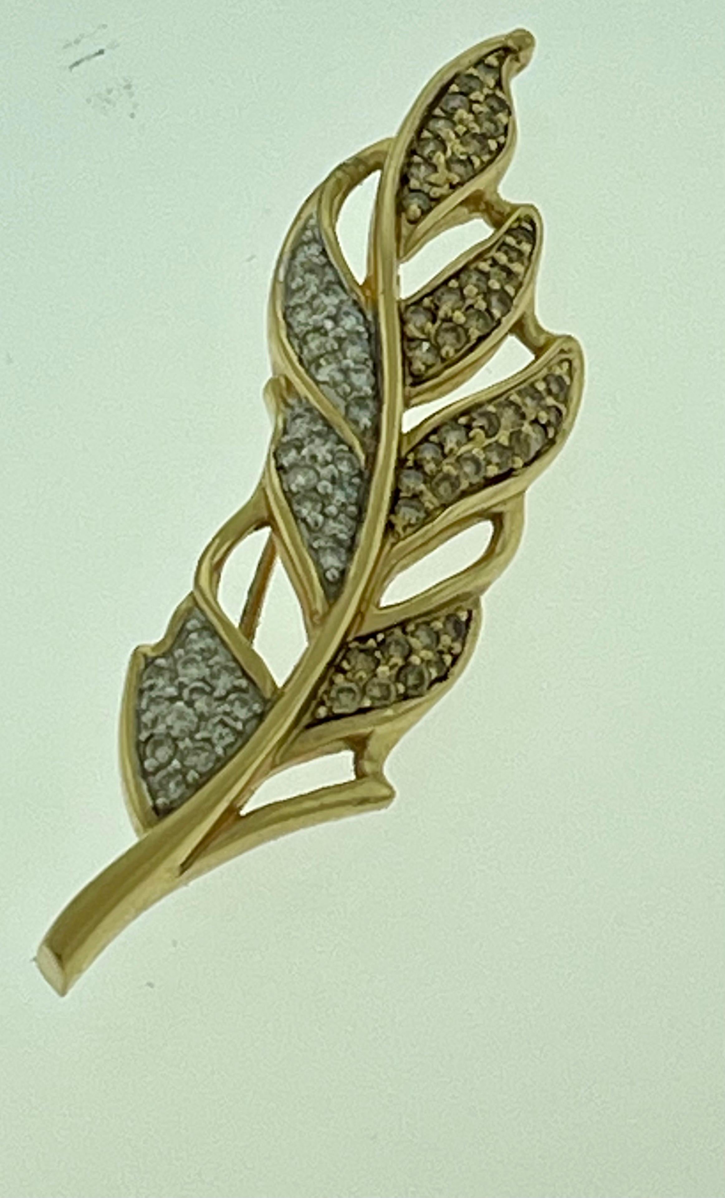 0.6 Carat Leaf Shaped Diamond 14 Karat Gold Pin or Brooch Affordable, Estate In Excellent Condition For Sale In New York, NY