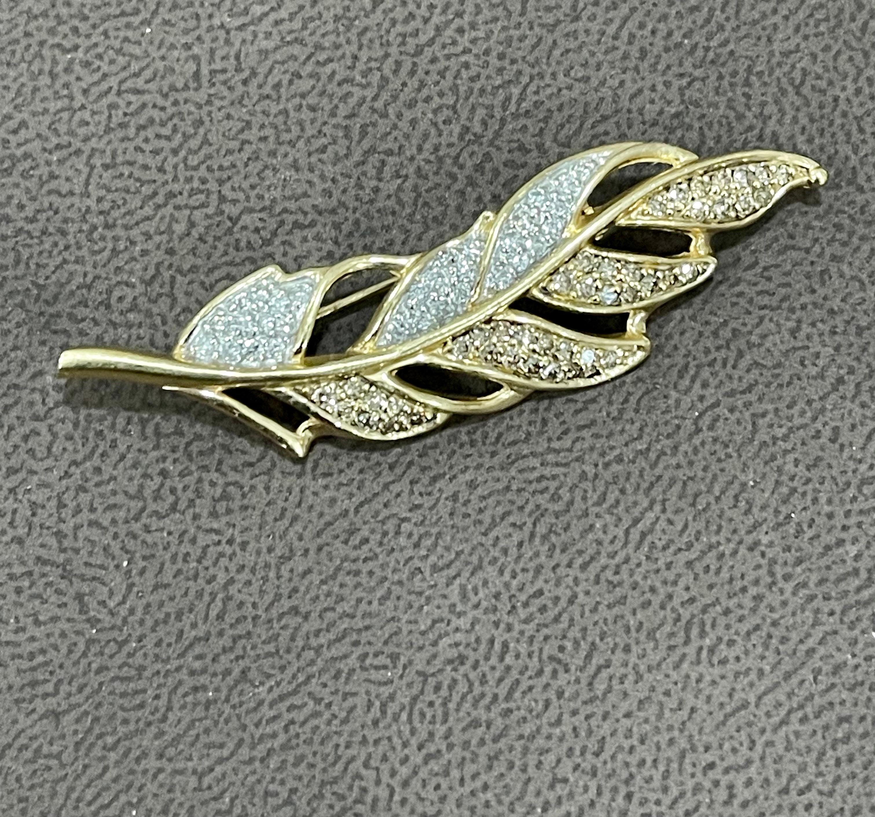 Women's or Men's 0.6 Carat Leaf Shaped Diamond 14 Karat Gold Pin or Brooch Affordable, Estate For Sale