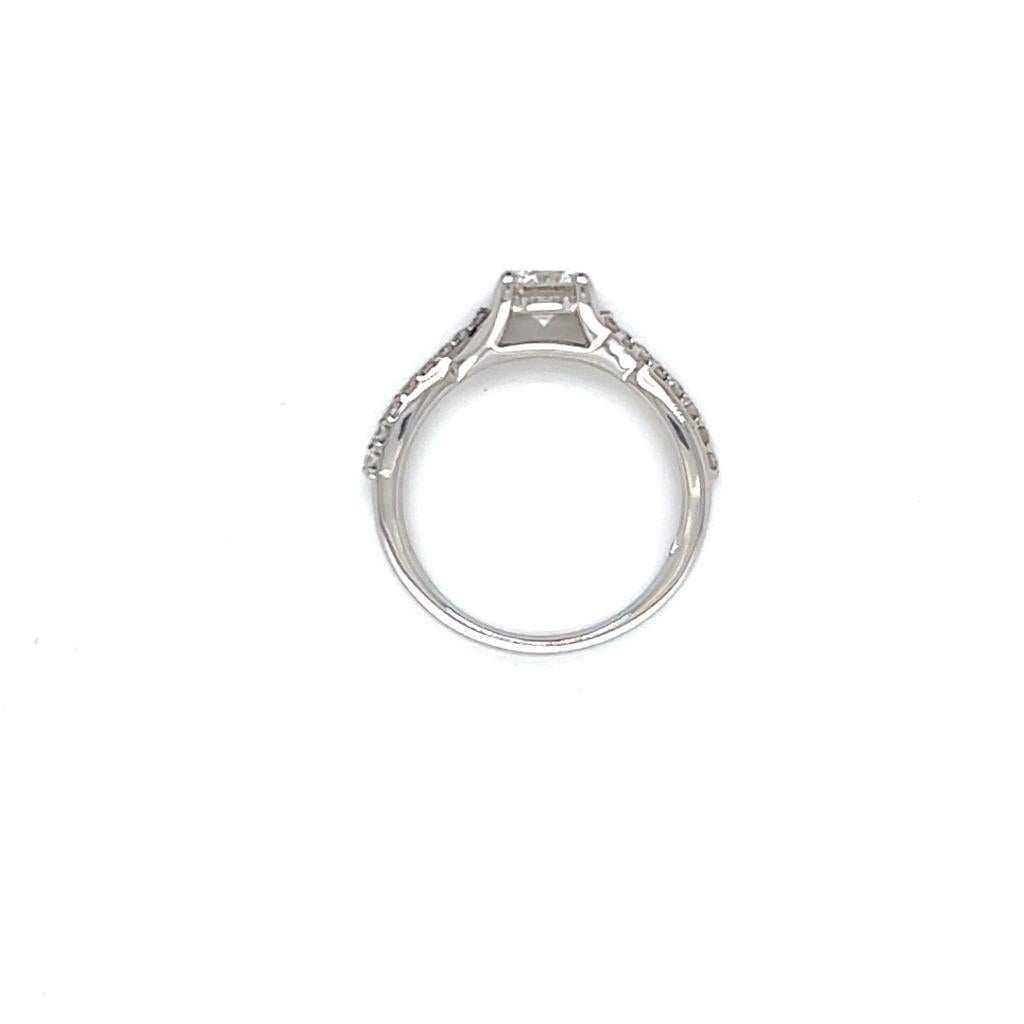 Women's 0.6 Carat Round Brilliant Diamond Ring in 18 Karat White Gold For Sale
