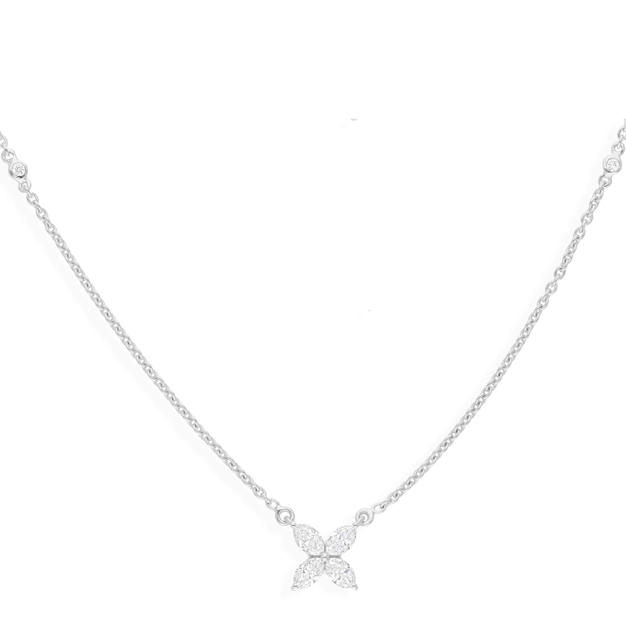 Collana con ciondolo floreale con diamante piccolo da 0,6 carati SI/HI e catena in oro bianco 14k In condizioni Nuovo in vendita a Diera, Dubai