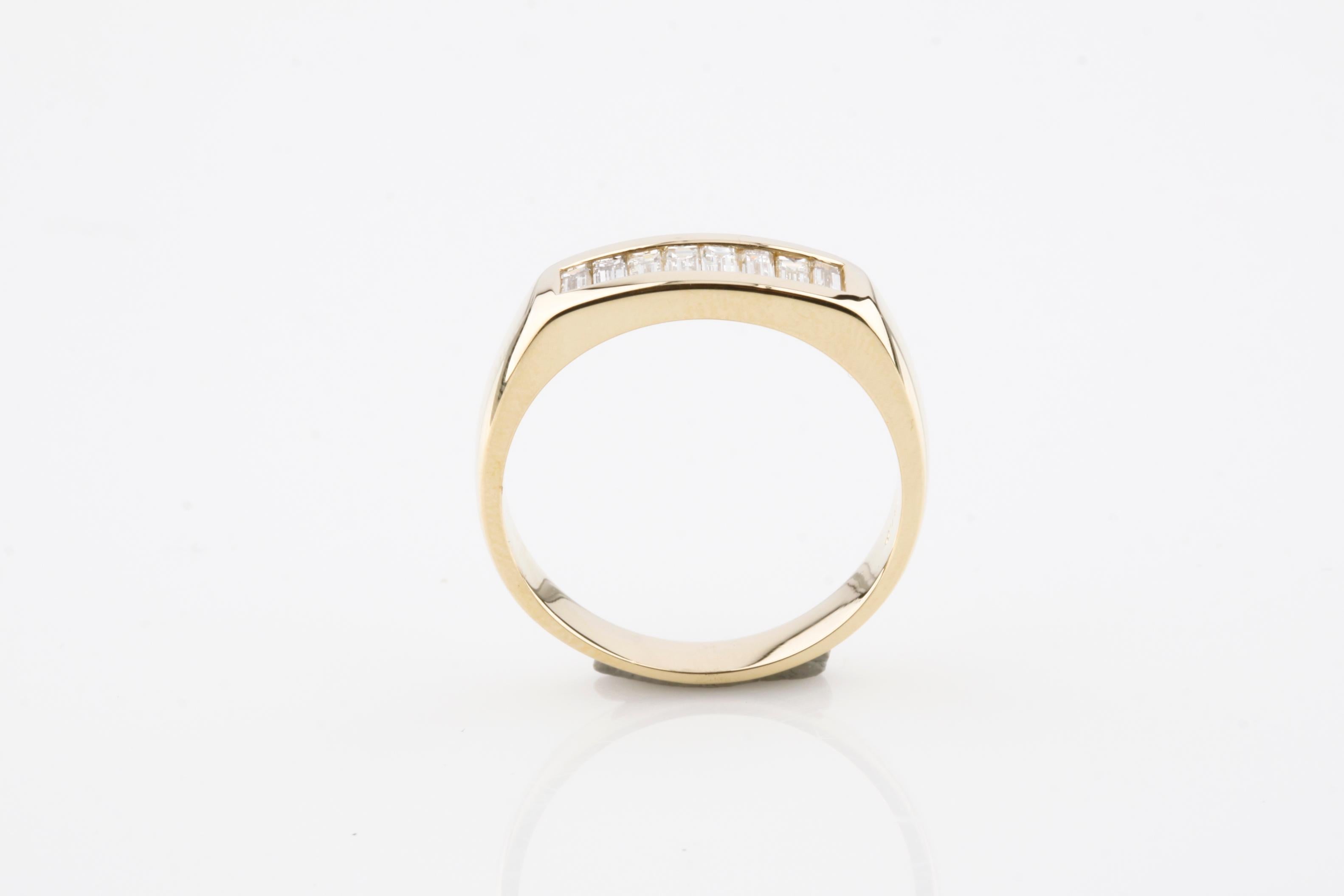 Modern 0.60 Carat Baguette Diamond Plaque Ring in Yellow Gold For Sale