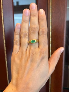 Bague gitane en or jaune 18 carats avec émeraude taille cabochon de 0,60 carat, faite à la main