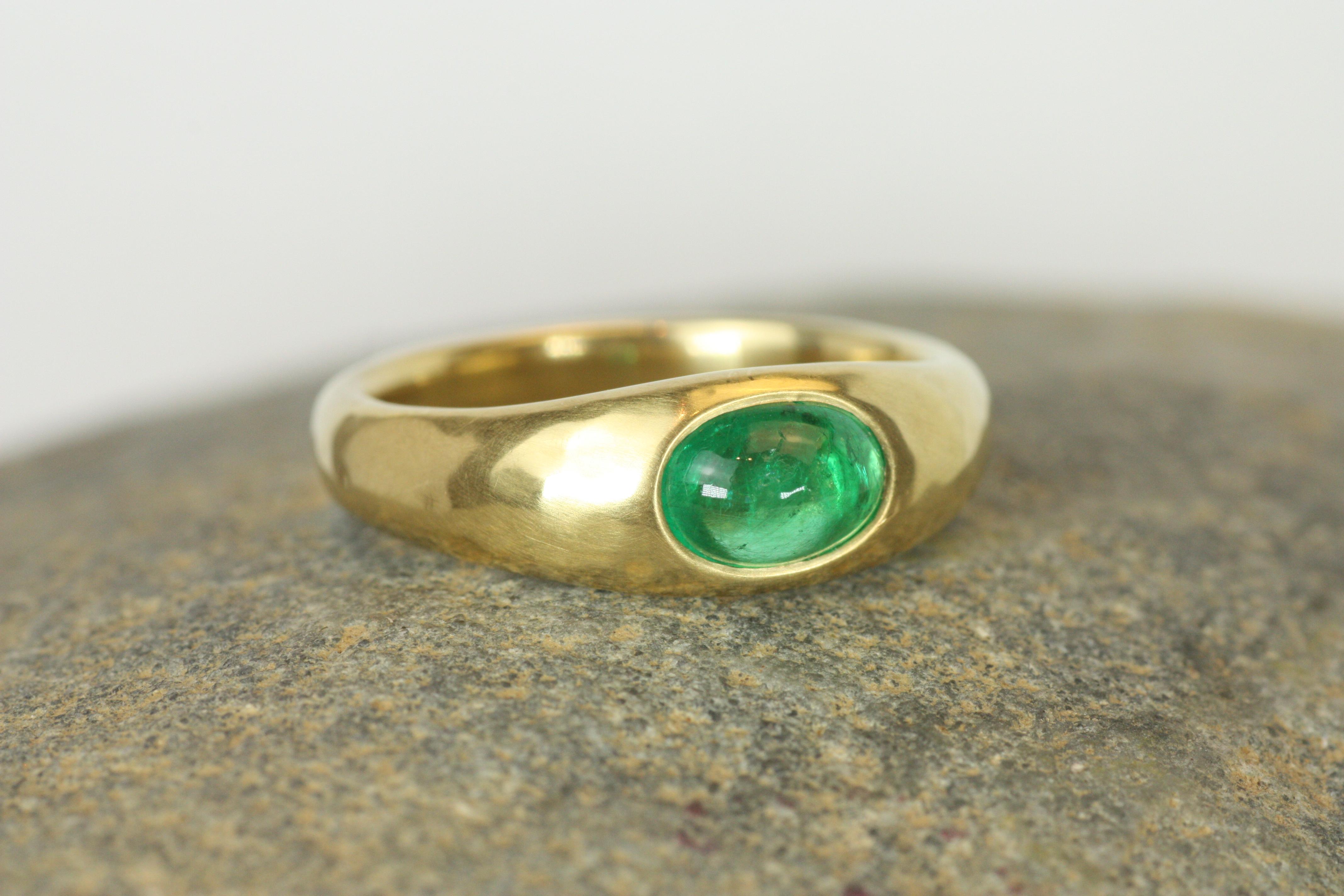 Women's 0.60 Carat Cabochon Cut Emerald Gypsy Ring in 18K Yellow Gold Handmade For Sale