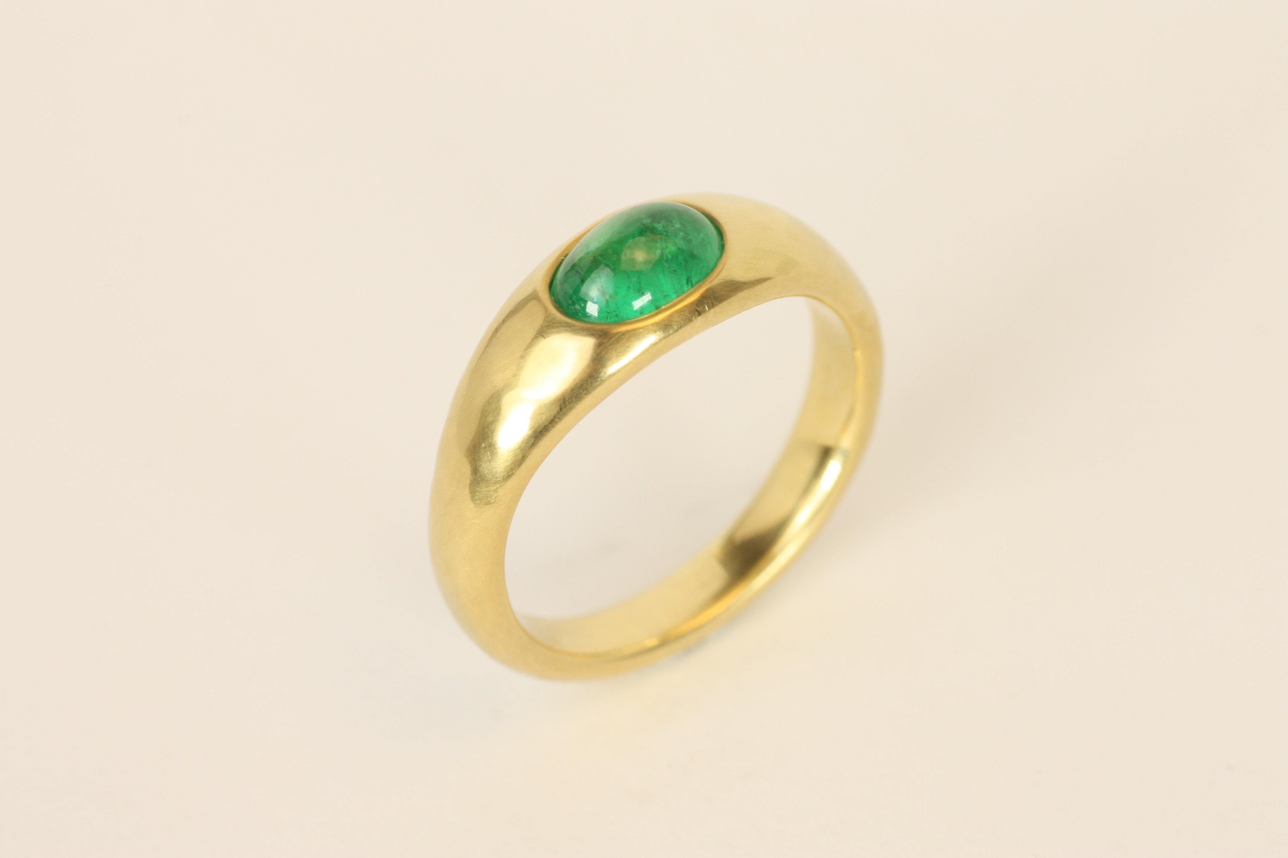0.60 Carat Cabochon Cut Emerald Gypsy Ring in 18K Yellow Gold Handmade For Sale 1