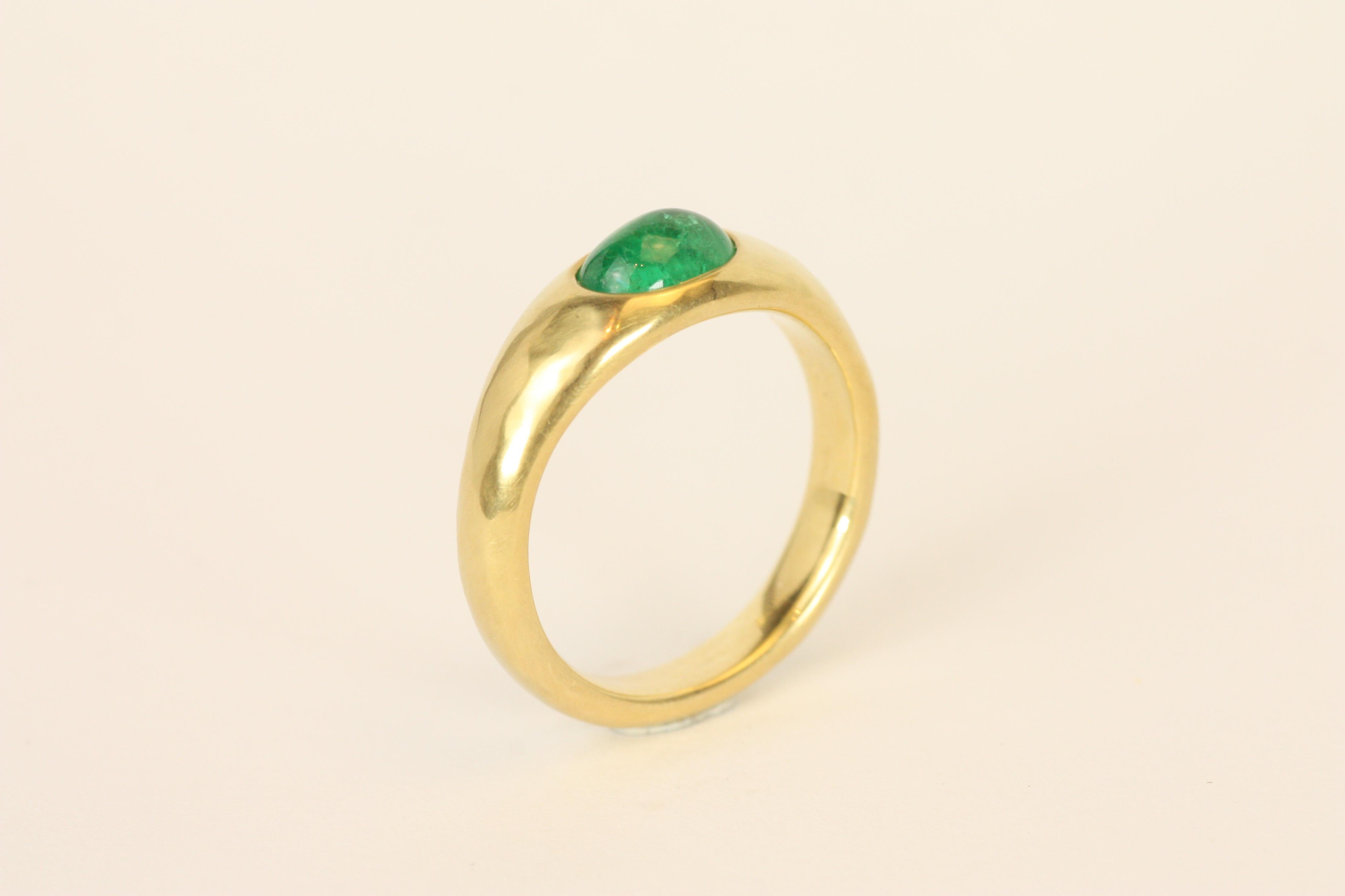 0.60 Carat Cabochon Cut Emerald Gypsy Ring in 18K Yellow Gold Handmade For Sale 2
