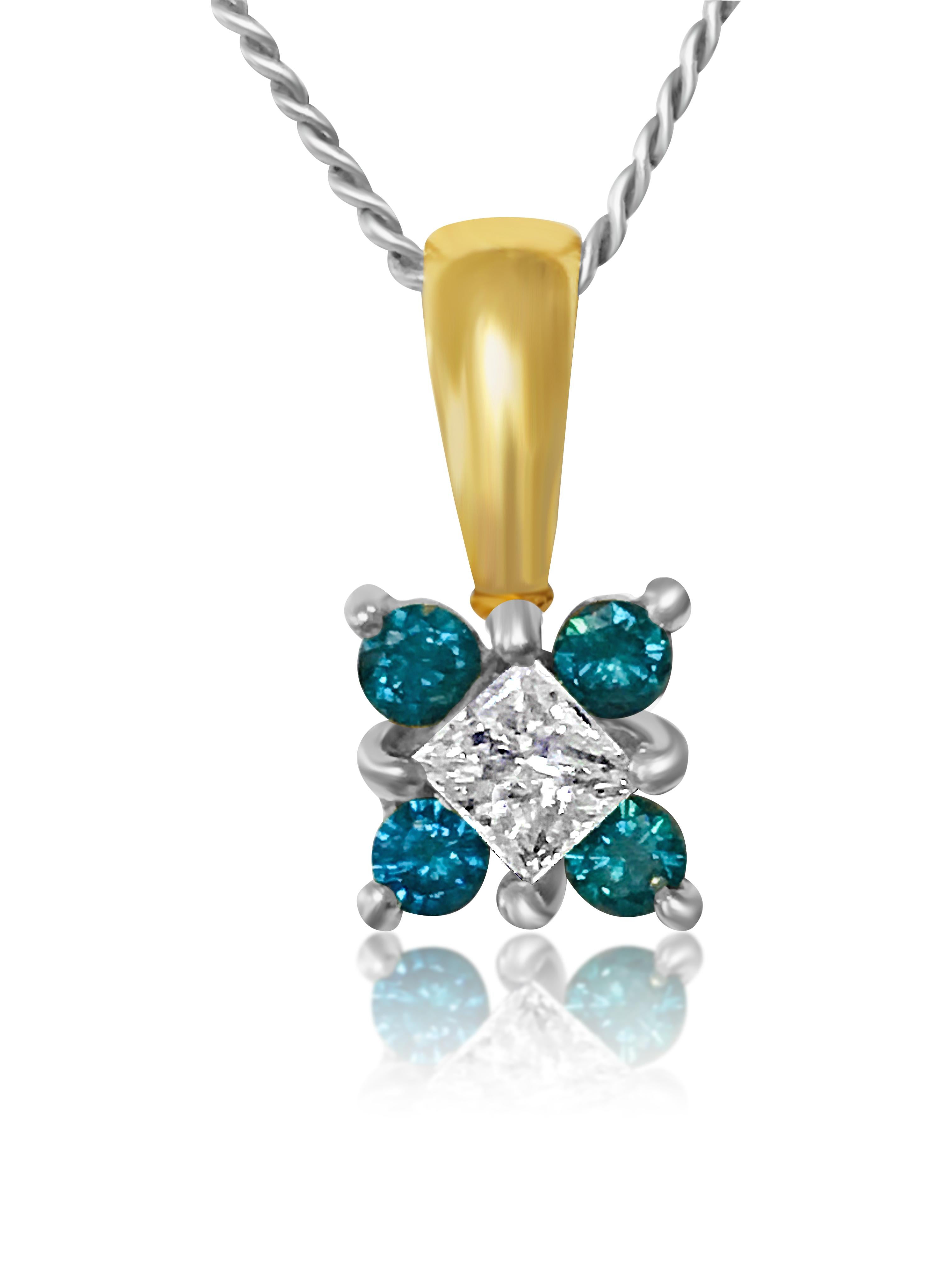 0.60 carat diamond & Blue Diamond in 14k gold pendant. In Excellent Condition For Sale In Miami, FL