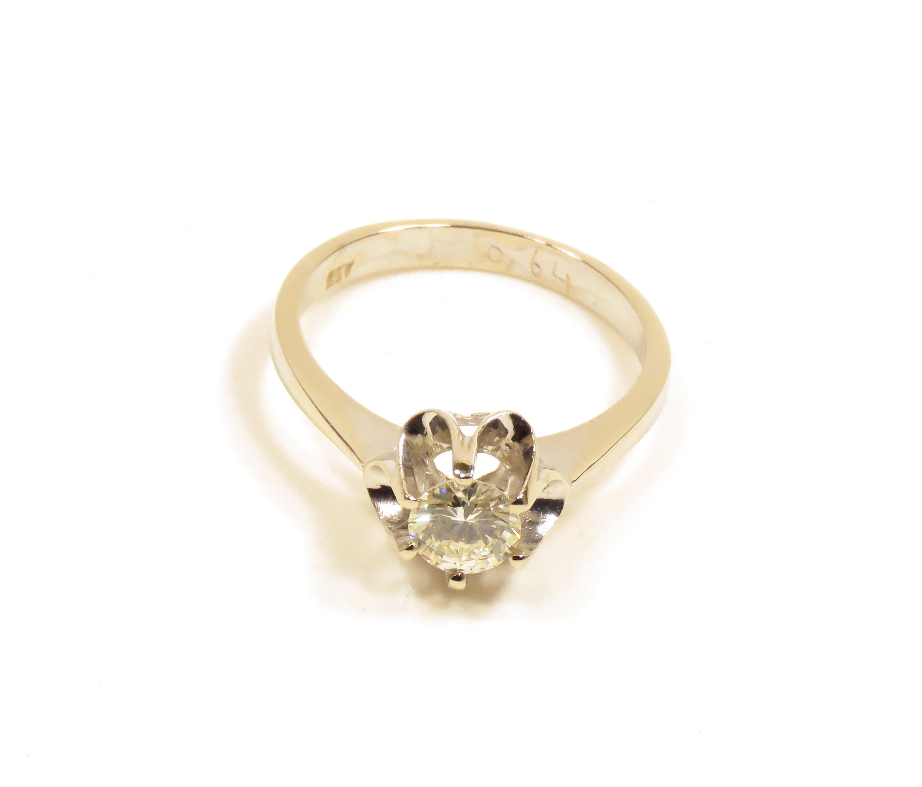 Antique and harmonious diamond solitaire engagement ring dating back to the 1950s in 18 carat white gold with a round brilliant diamond 0.60 carat, IGI certified, color K/L clarity SI. US finger size: 7 3/4, French size 57, Italian size 17,