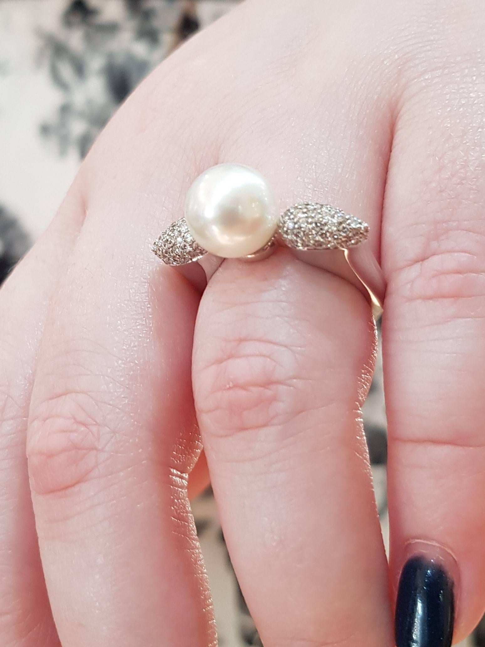 Women's 0.60 Carat Diamonds South Sea Round White Pearl Cocktail Ring For Sale
