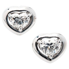 Clous d'oreilles en or blanc 18 carats avec diamants taille cœur de 0,60 carat couleur E-F VS