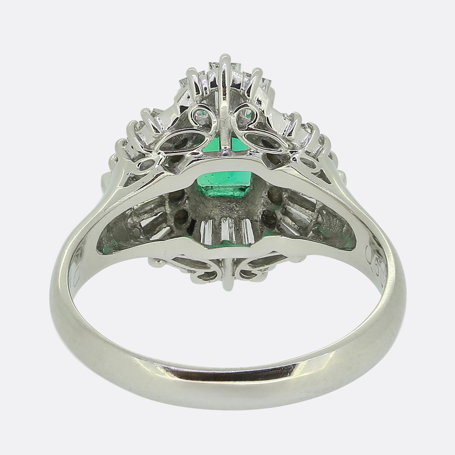 Bague à émeraudes et diamants de 0.60 carat Bon état à London, GB