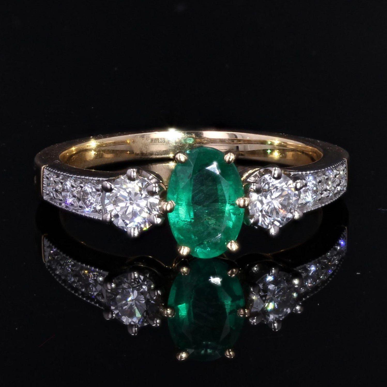 Modern 0.60 Carat Emerald Diamonds 18 Karat Yellow Gold Engagement Ring