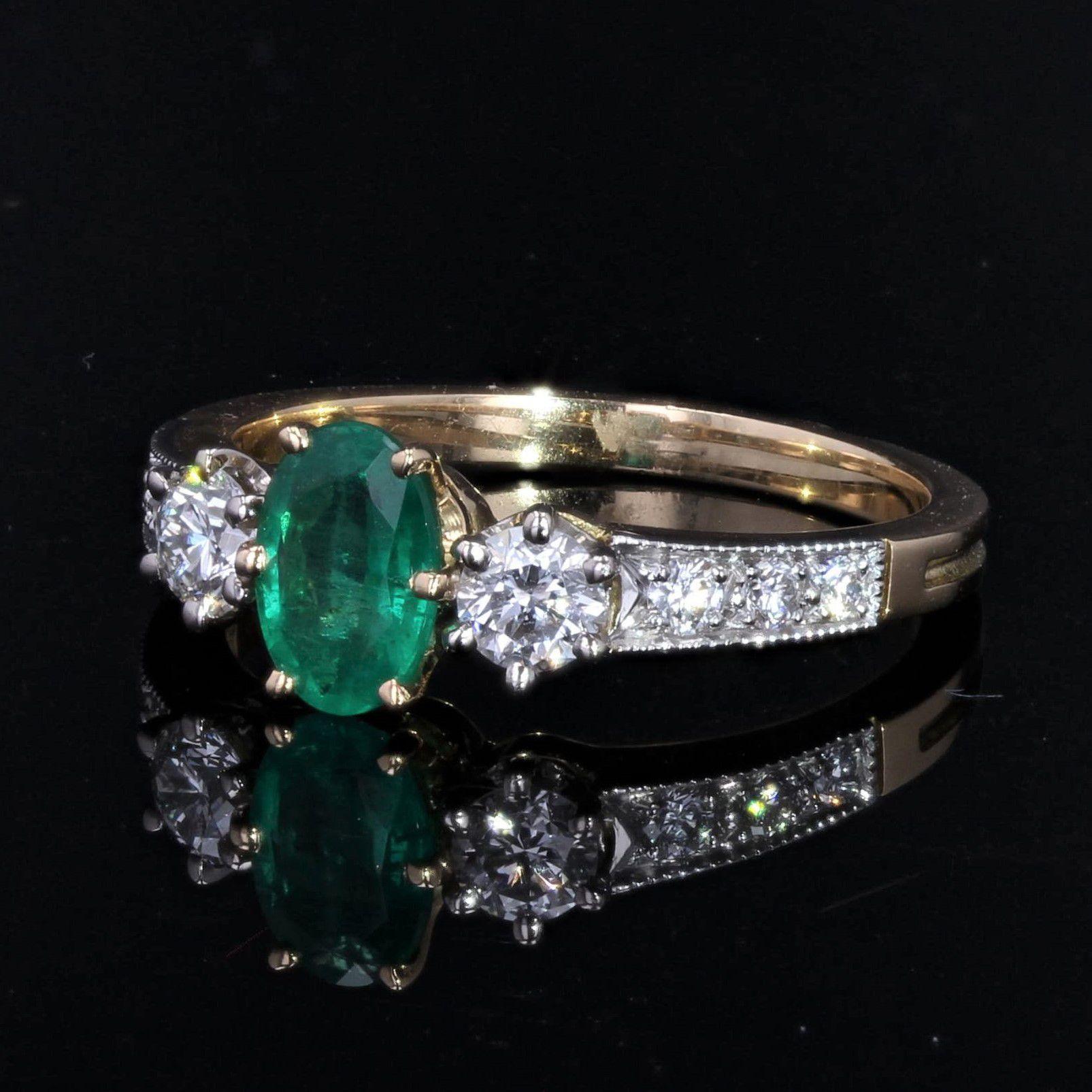 Oval Cut 0.60 Carat Emerald Diamonds 18 Karat Yellow Gold Engagement Ring