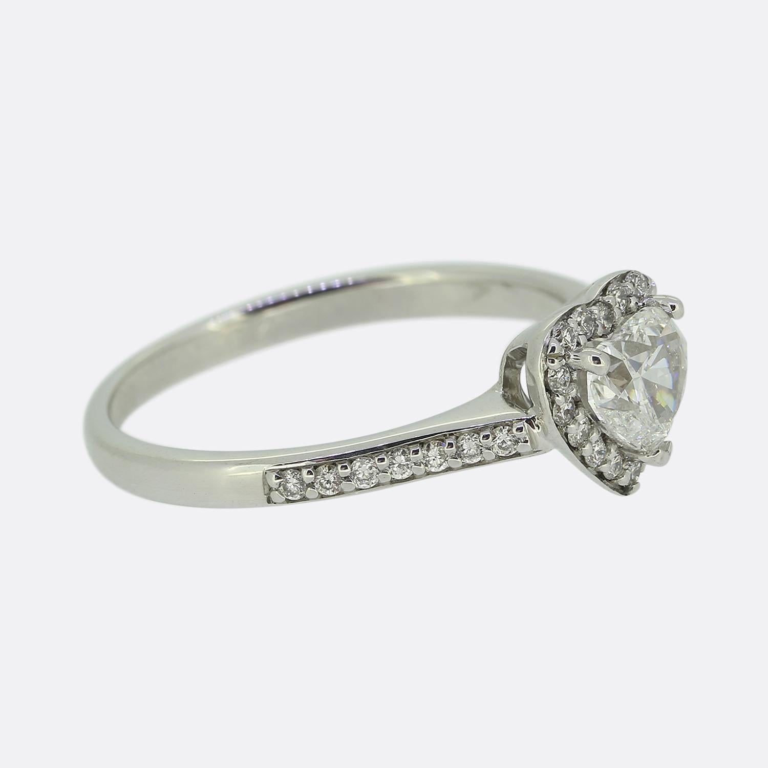 Taille cœur 0.60 Carat Heart-Shaped Diamond Cluster Ring en vente