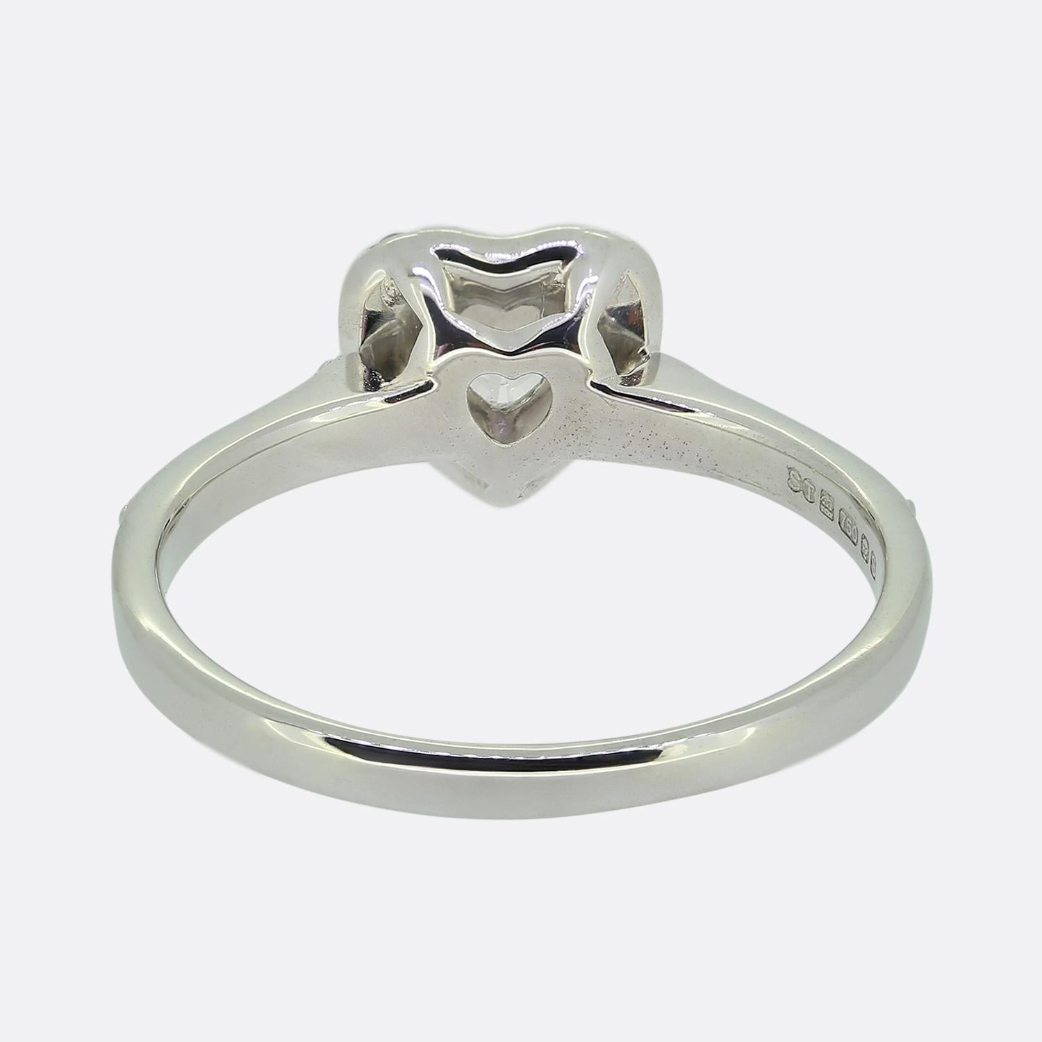 0.60 Carat Heart-Shaped Diamond Cluster Ring Excellent état - En vente à London, GB