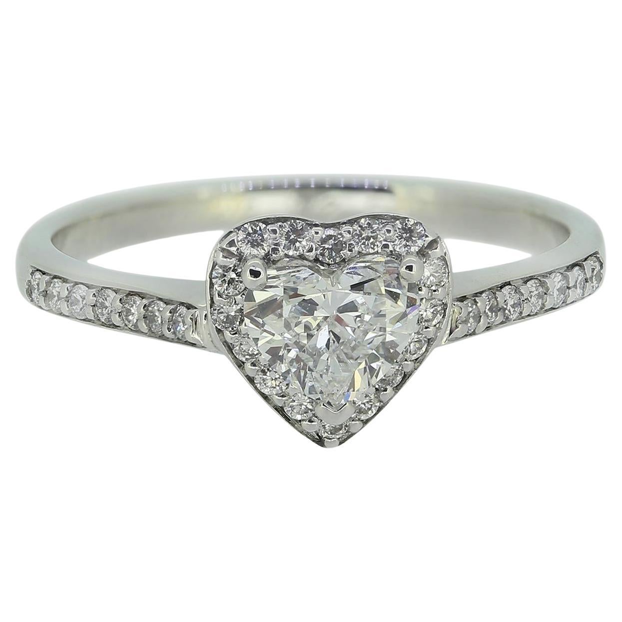 0.60 Carat Heart-Shaped Diamond Cluster Ring en vente