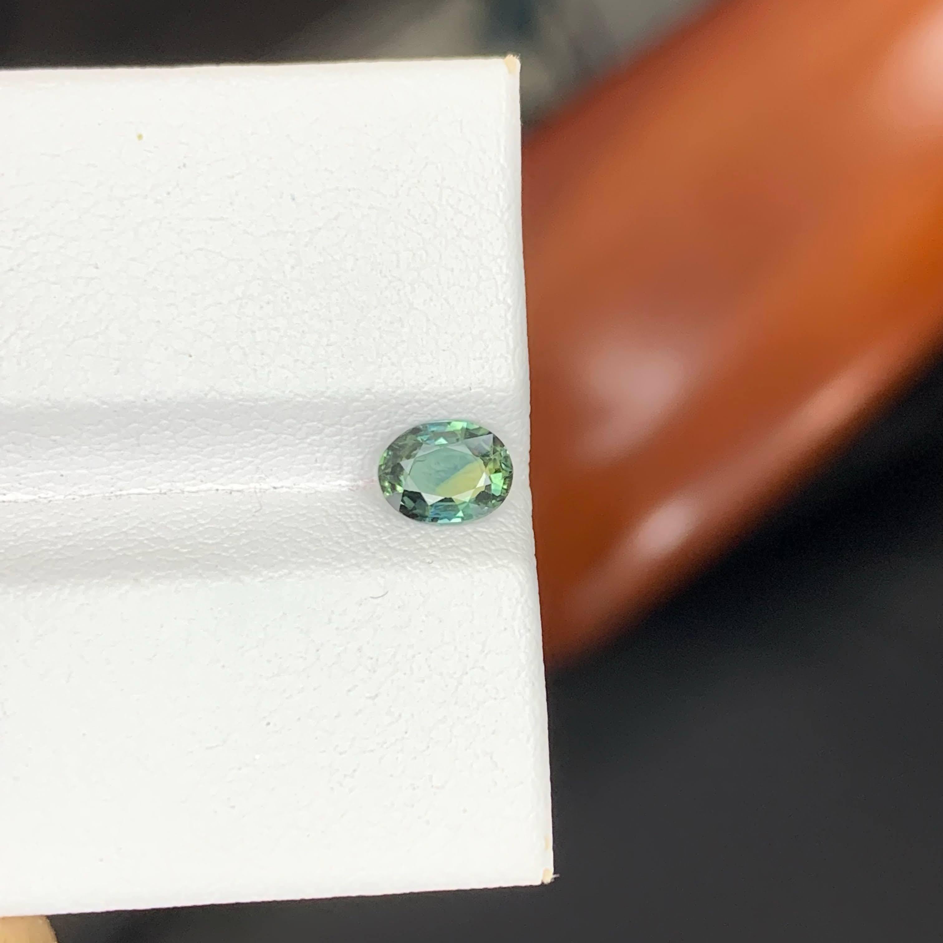 Taille ovale 0.60 Carat Natural Loose Bicolor Parti Sapphire Stone Oval Sri Lankan Gemstone en vente