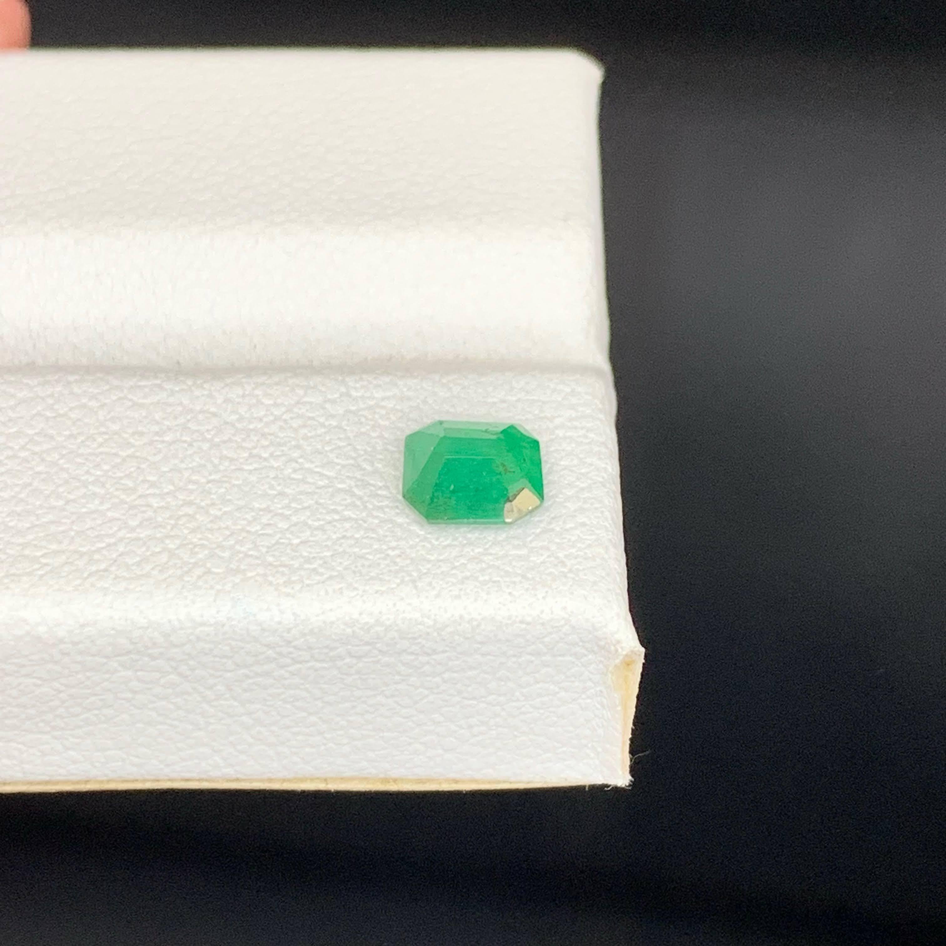 0.60 Carat Natural Loose Green Emerald Stone Asscher Cut Pakistani Gemstone (pierre précieuse pakistanaise) en vente 3