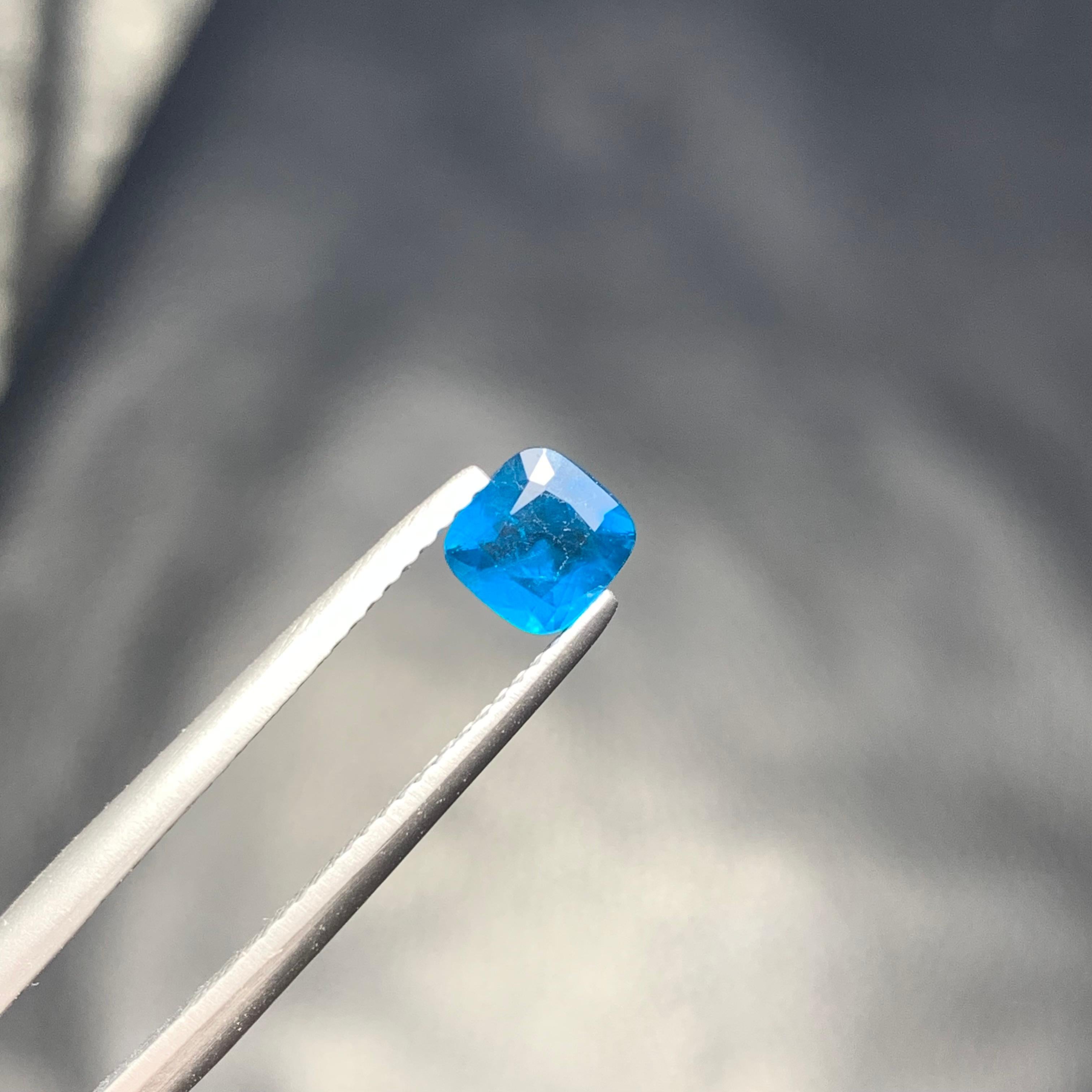 Hauyne sciolto / Hauynite

Peso: 0,60 Carati
Dimensioni: 5,5 x 5,4 x 3,3 mm
Origine: Badakhshan Afghanistan
Forma: Cuscino 
Colore: blu
Famiglia: Sodalite
Trattamento: Non
Certificato: Su richiesta
.
.
L'Hauyne è un minerale raro e sorprendente che