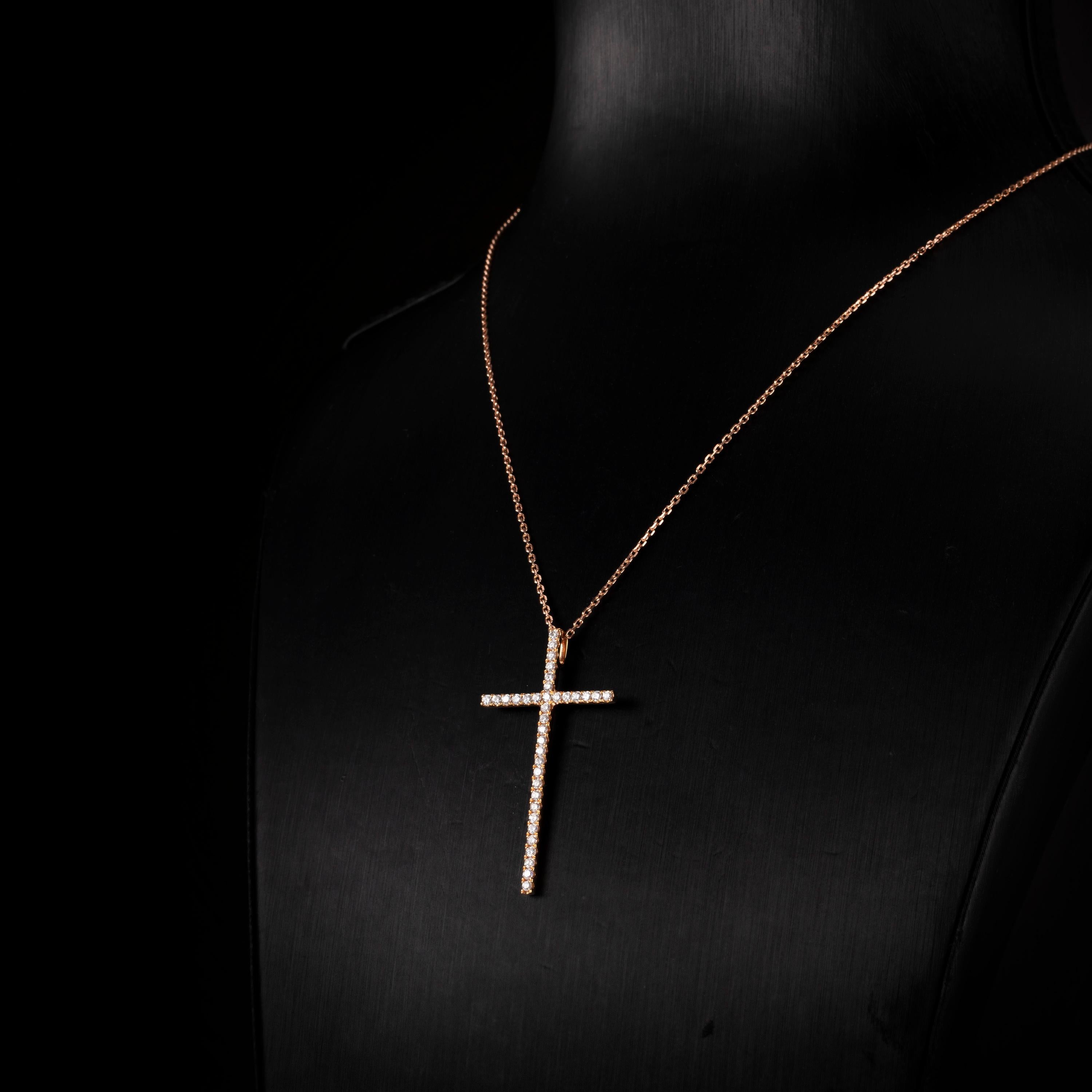 0.60 Carat Round Brilliant Cut Diamond 18 Karat Rose Gold Cross Pendant Necklace In New Condition For Sale In Hong Kong, Kowloon