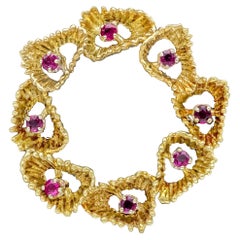 Antique 0.60 Carat Round Cut Ruby Coral Reef Design Brooch in Yellow Gold
