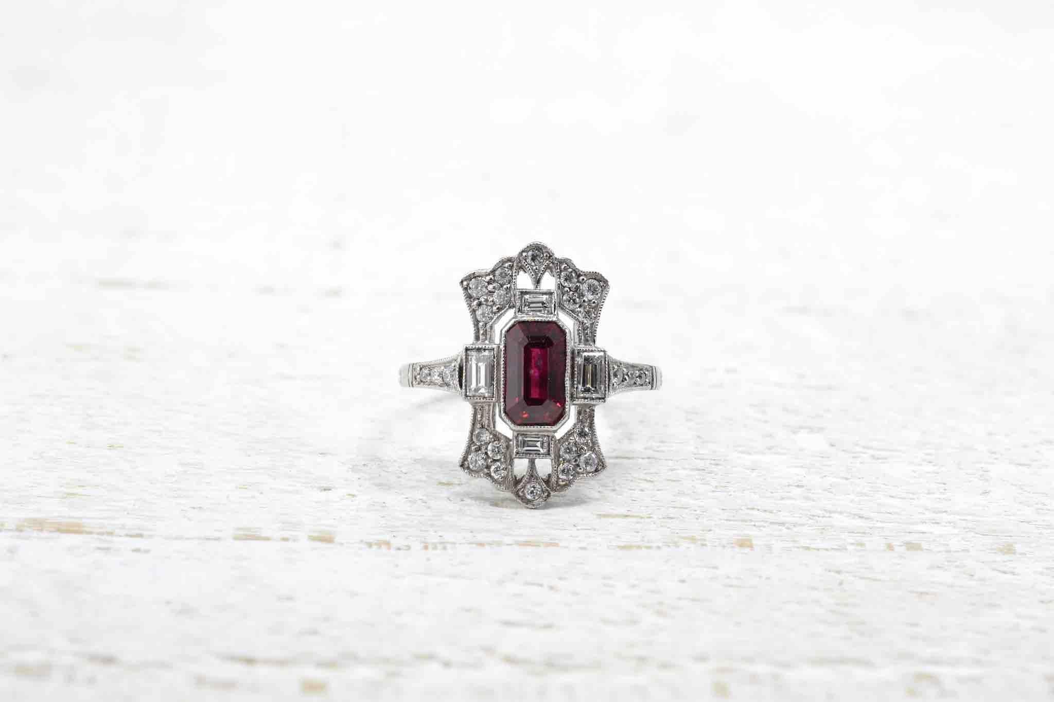Stones: 0.60 carat ruby and diamonds
old brilliant cut and chopsticks for a weight
total of 0.20 carat.
Material: Platinum
Dimensions: 1.7 cm length on finger
Period: 1920
Weight: 3.7g
Size: 52 (free sizing)
Certificate
Ref. : 22613