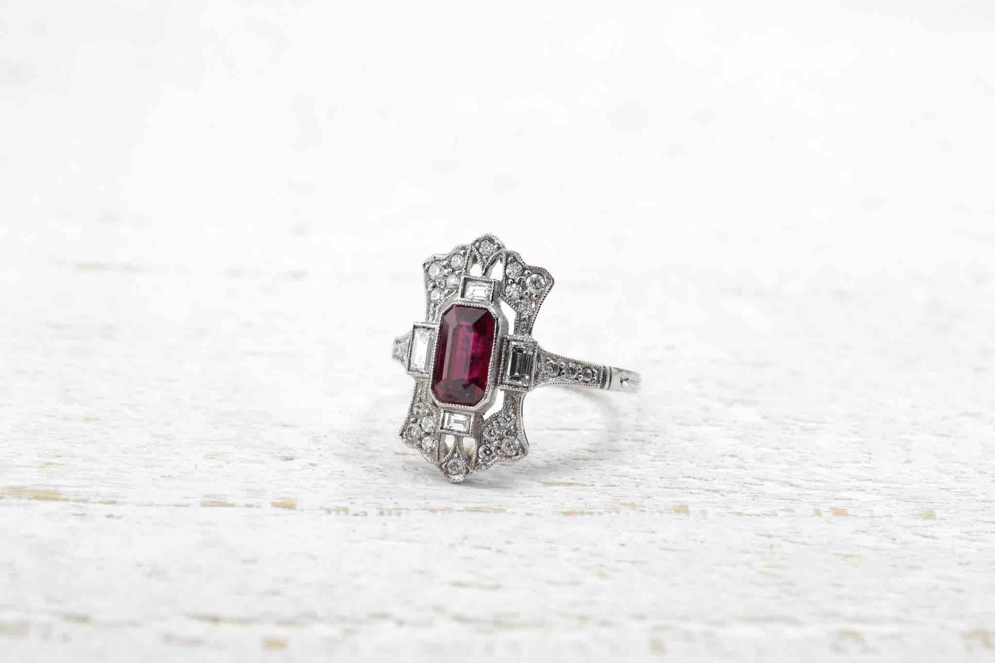 Emerald Cut 0.60 carat ruby and diamonds ring art déco For Sale