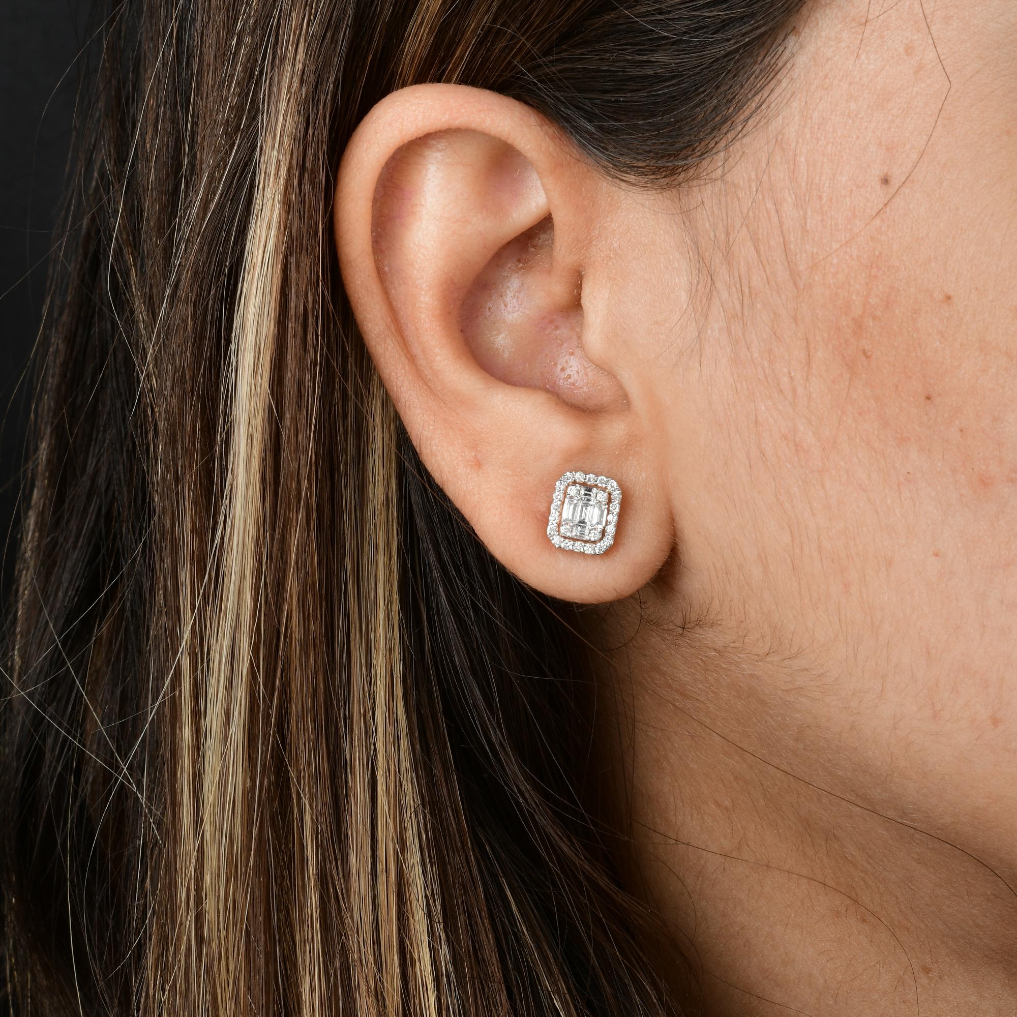 0.60 Carat SI Clarity HI Color Baguette Diamond Stud Earrings 18 Karat Rose Gold In New Condition For Sale In Diera, Dubai