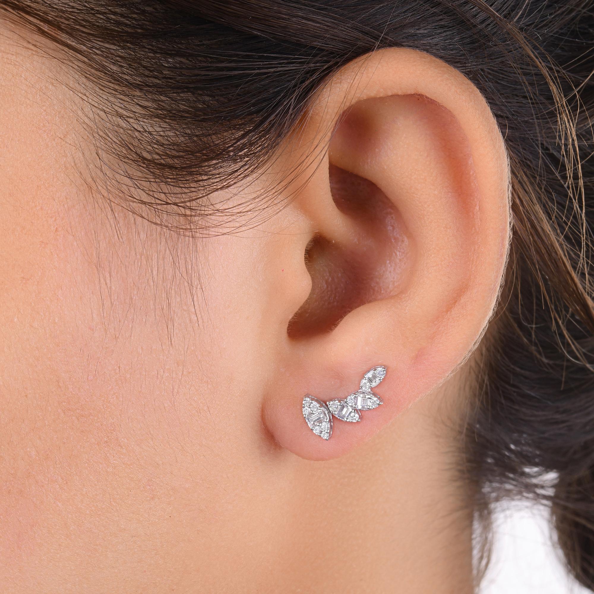 0.60 Carat SI/H Baguette Round Diamond Earrings 18 Karat White Gold Fine Jewelry In New Condition For Sale In Diera, Dubai