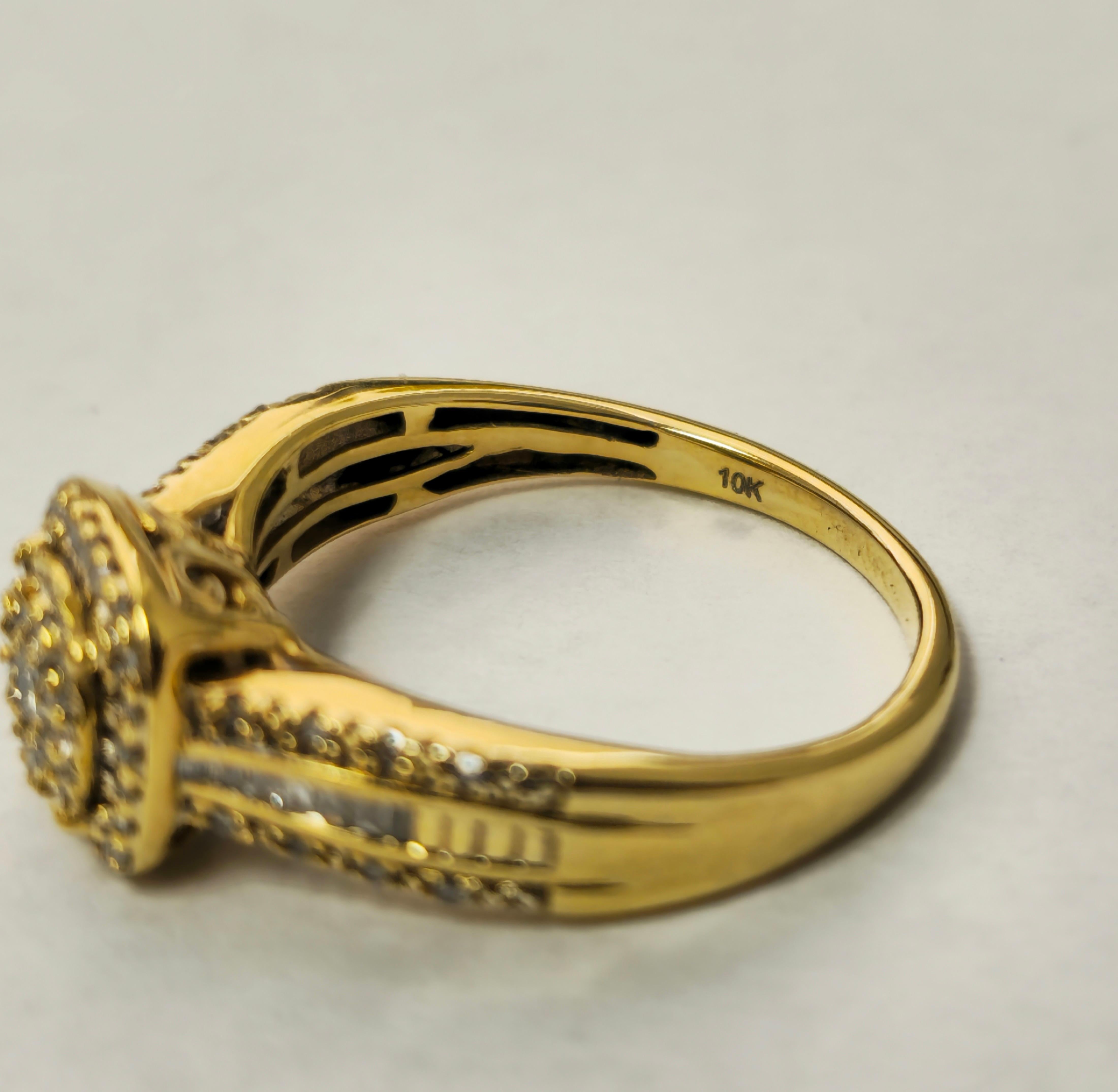0,60 Karat Gesamt Diamant-Hochzeitsring aus 10k Gelbgold  (Art nouveau) im Angebot