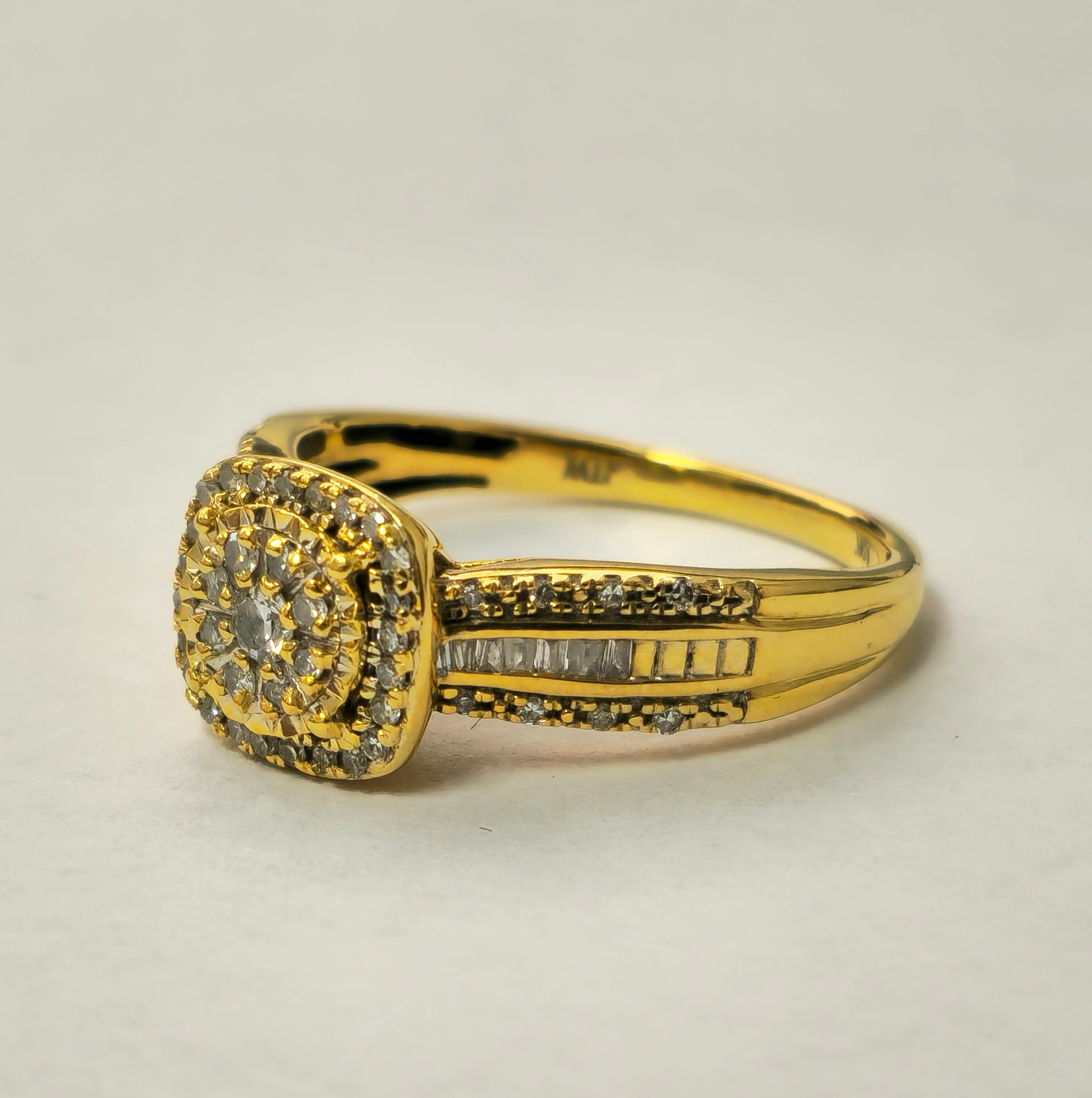 Bague de mariage en or jaune 10 carats avec diamants de 0,60 carat au total  Pour femmes en vente