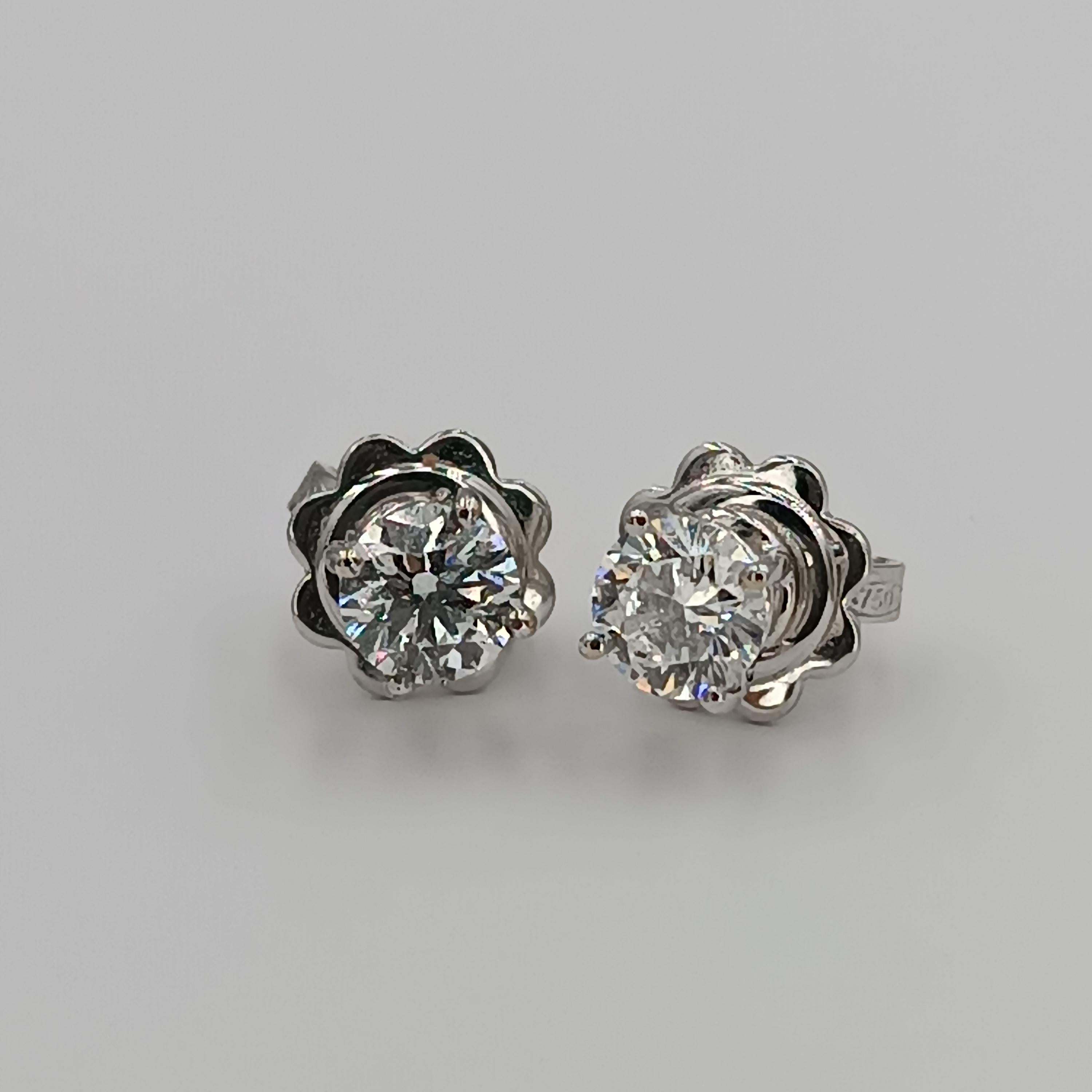 0.60 Carat VS G Color Diamond Light Point Stud White Gold Earrings In New Condition For Sale In Milano, MI
