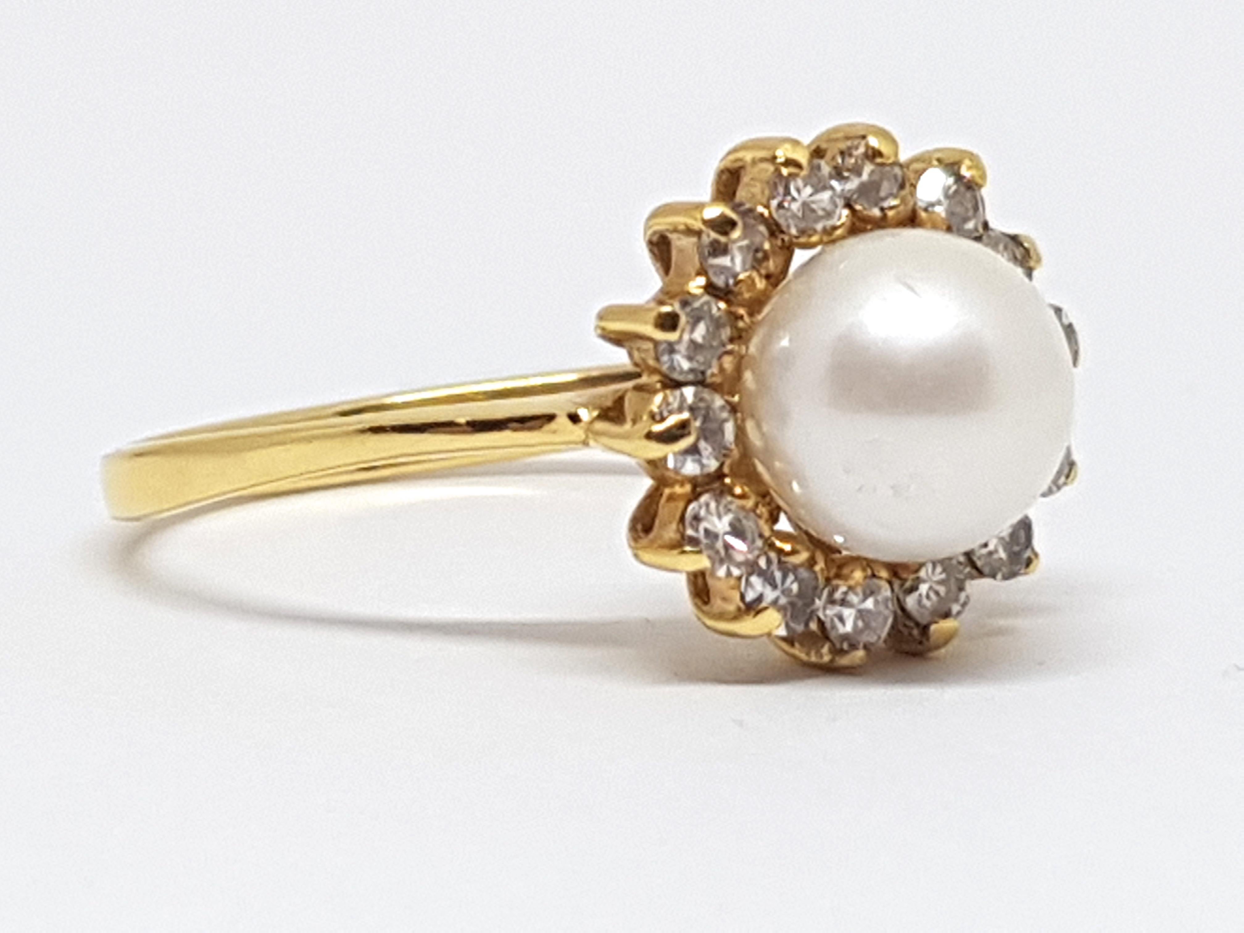 Contemporary 0.60 Carat Yellow Gold Diamond Pearl Ring For Sale