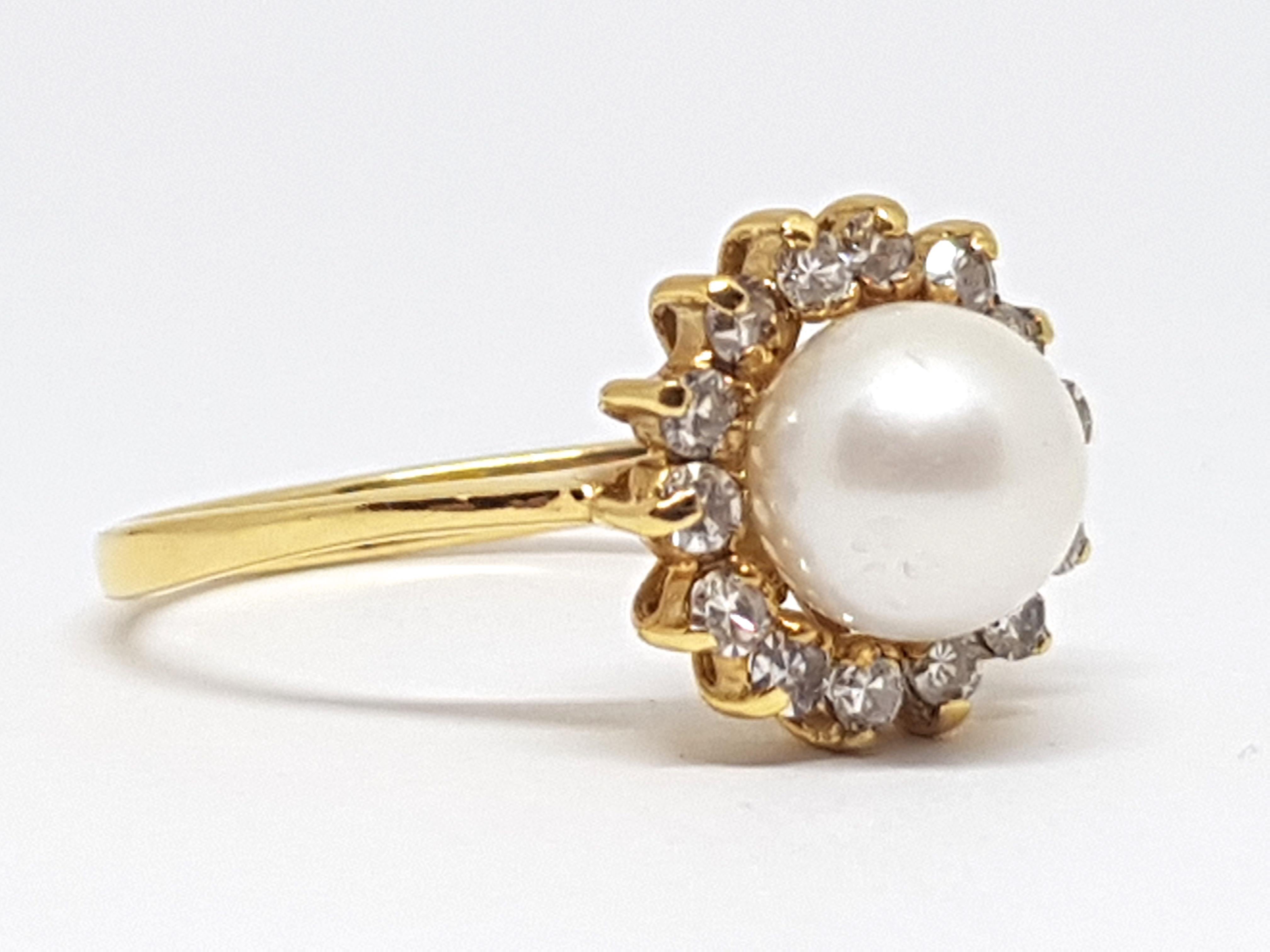 Round Cut 0.60 Carat Yellow Gold Diamond Pearl Ring For Sale