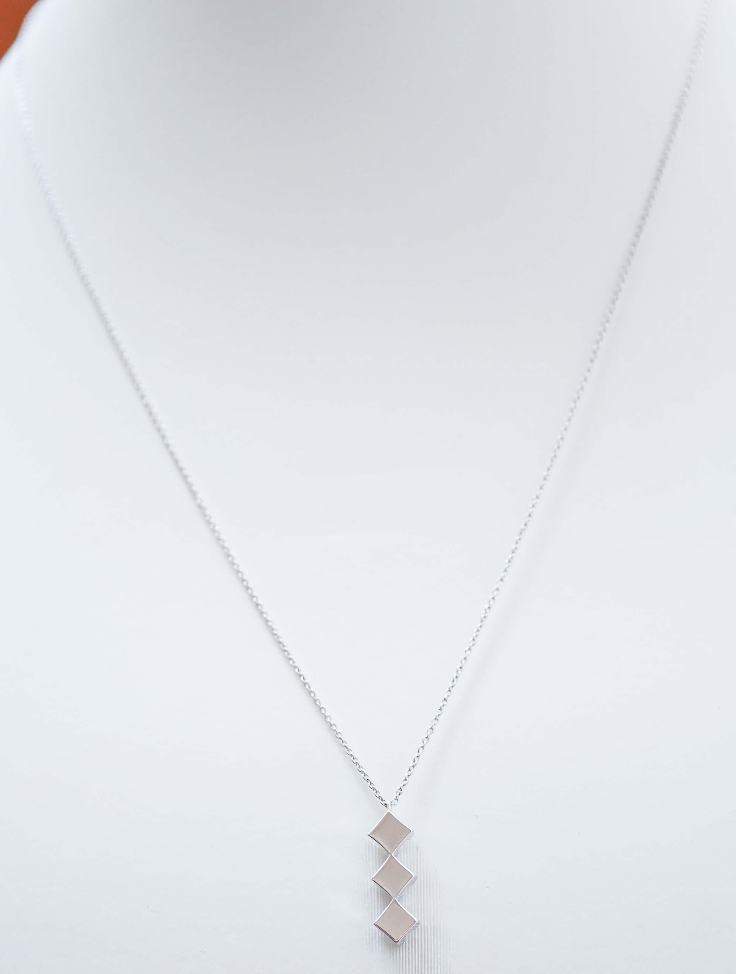 Brilliant Cut 0.60 Carats Diamonds, 18 Karat White Gold Pendant Necklace. For Sale
