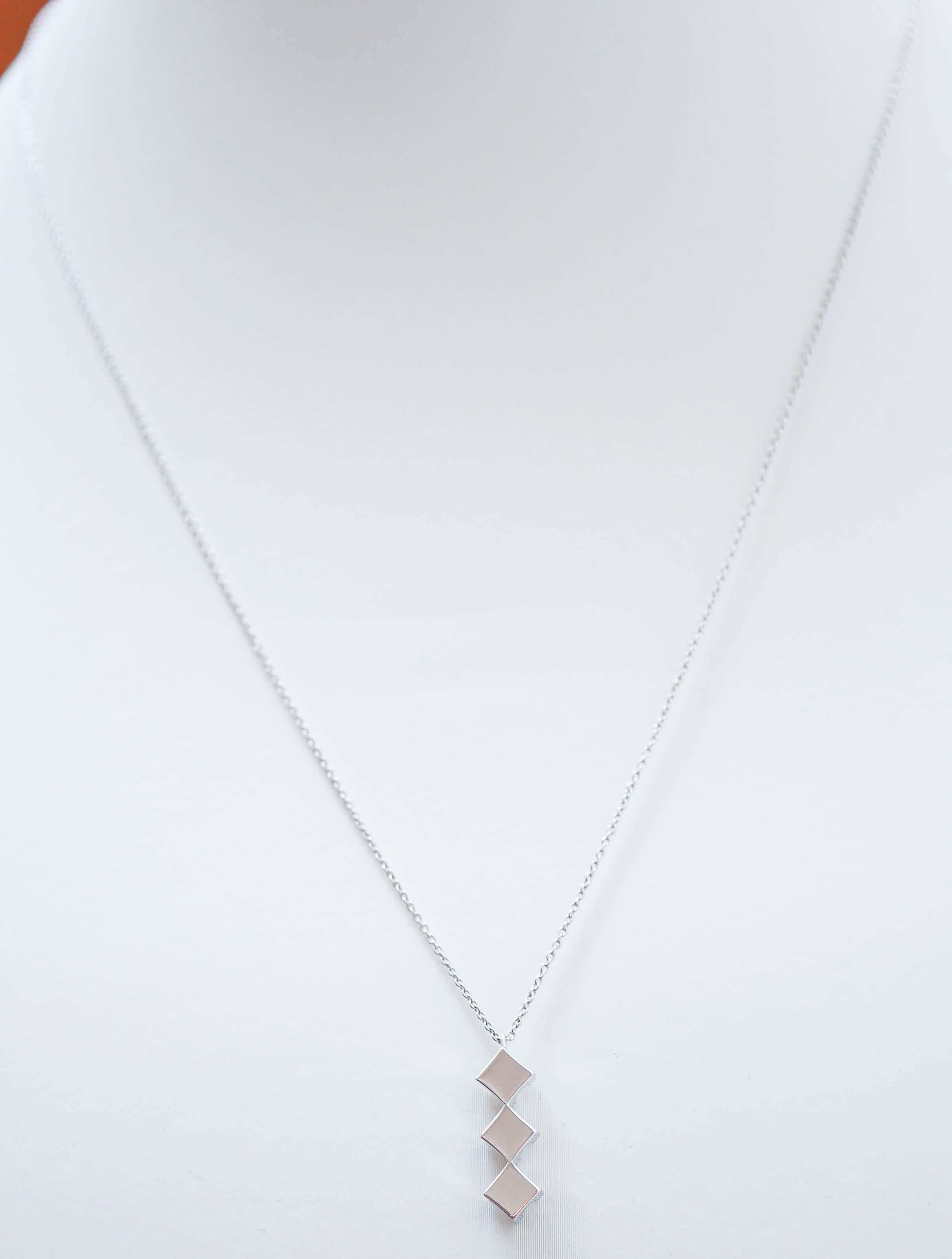 Halskette mit Anhänger aus 18 Karat Weißgold mit 0,60 Karat Diamanten. (Brillantschliff) im Angebot