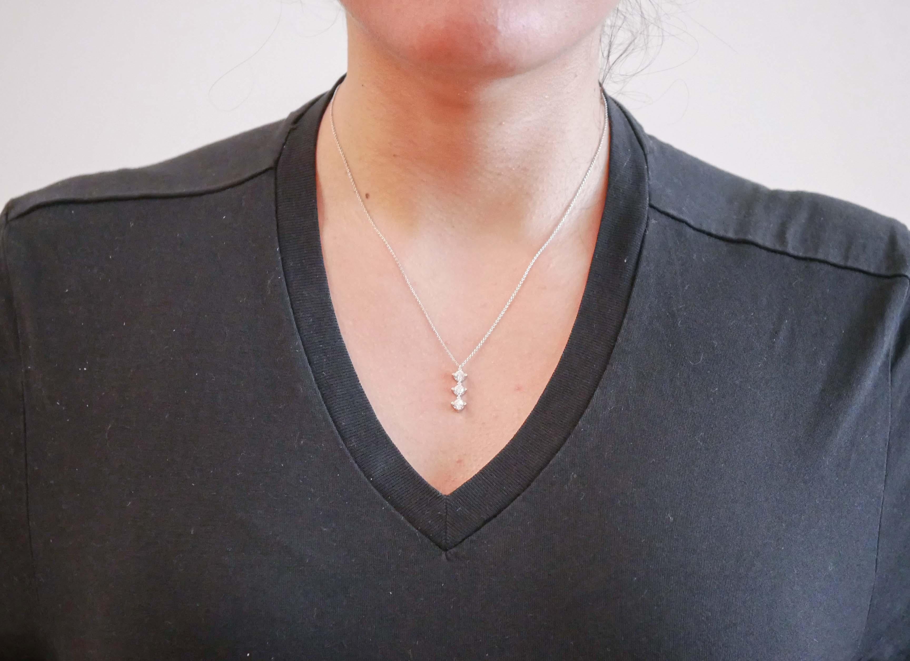 Halskette mit Anhänger aus 18 Karat Weißgold mit 0,60 Karat Diamanten. im Zustand „Neu“ im Angebot in Marcianise, Marcianise (CE)
