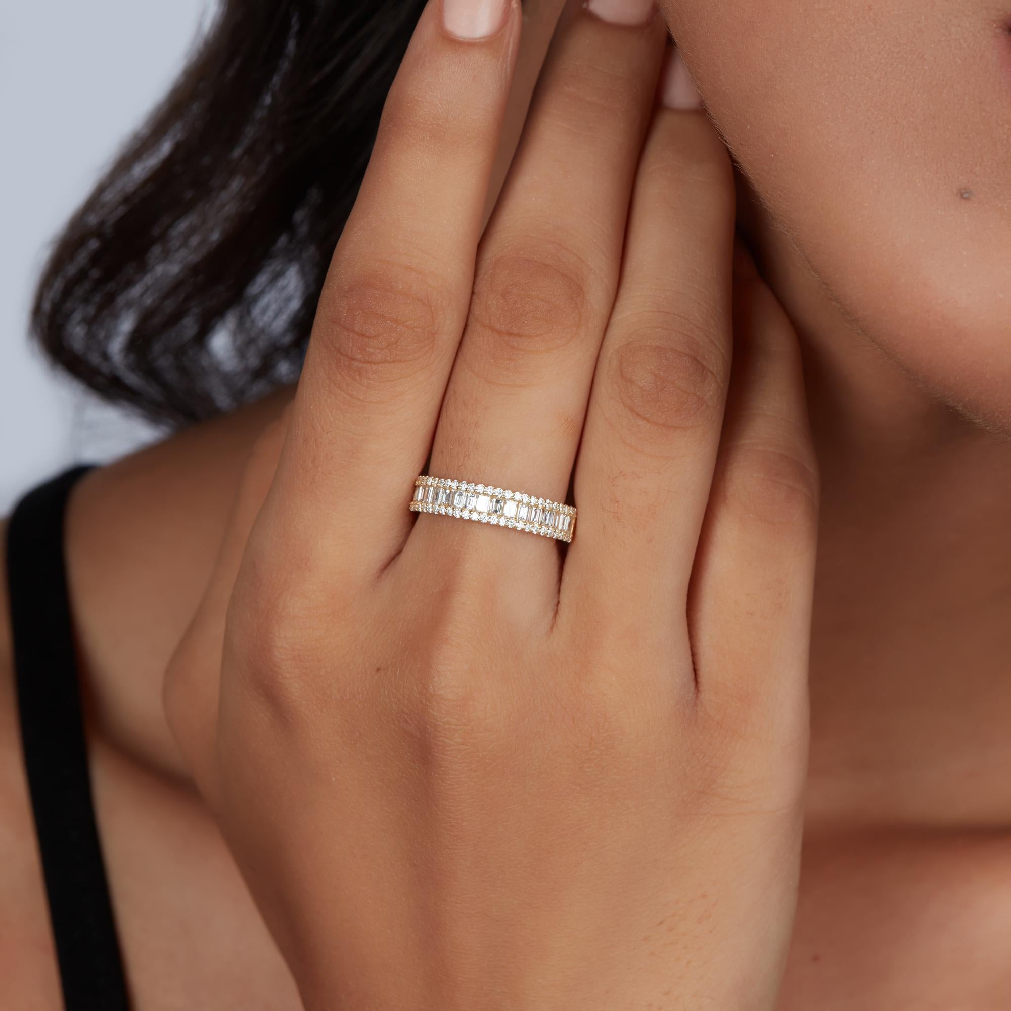 0,60 Karat Baguette & runder natürlicher Diamant Ehering, Channel Set, 14k Gold (Baguetteschliff) im Angebot