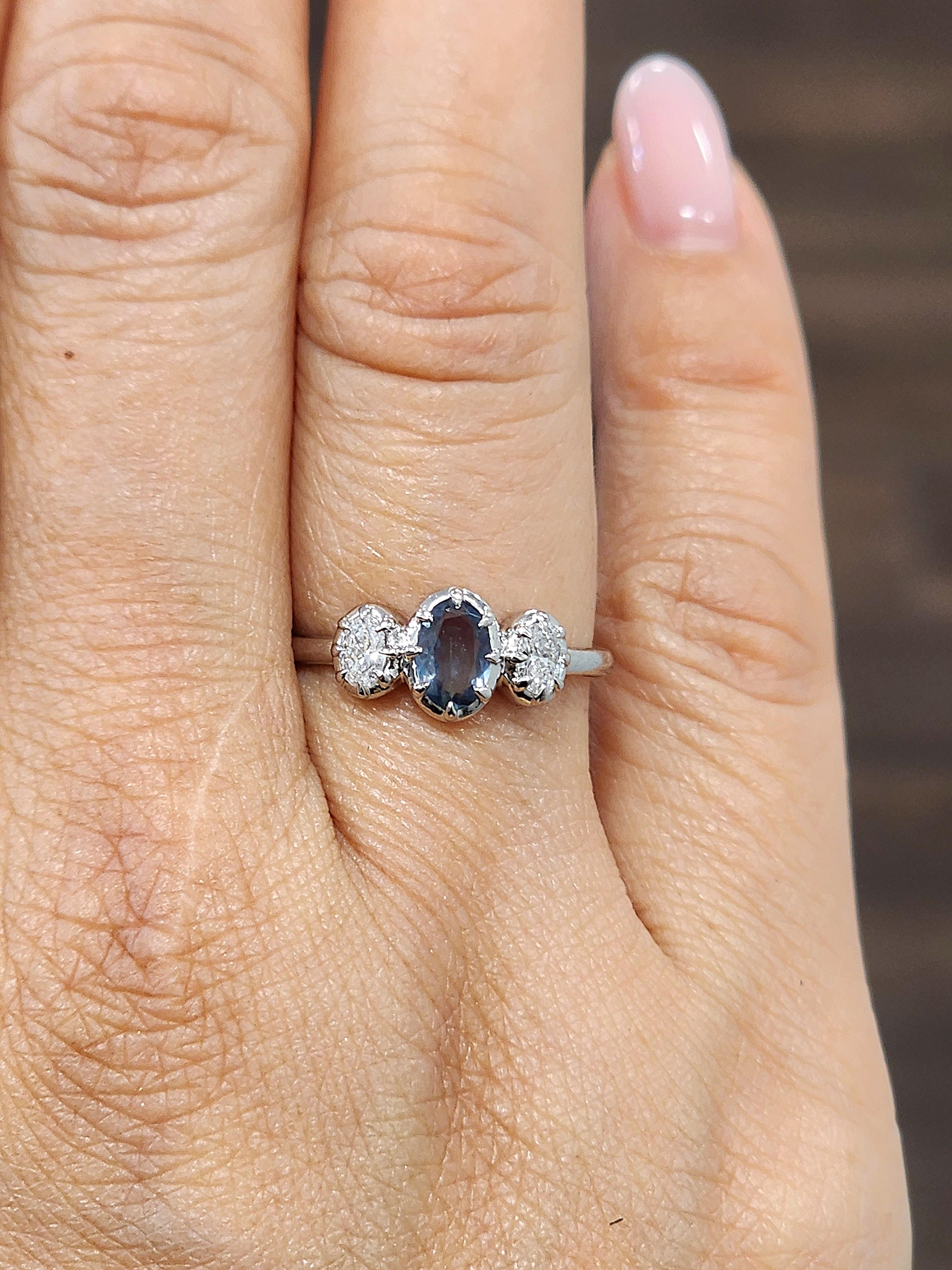 0,60 ct Natürlicher Alexandrit & Diamant Ring - Platin (Moderne) im Angebot