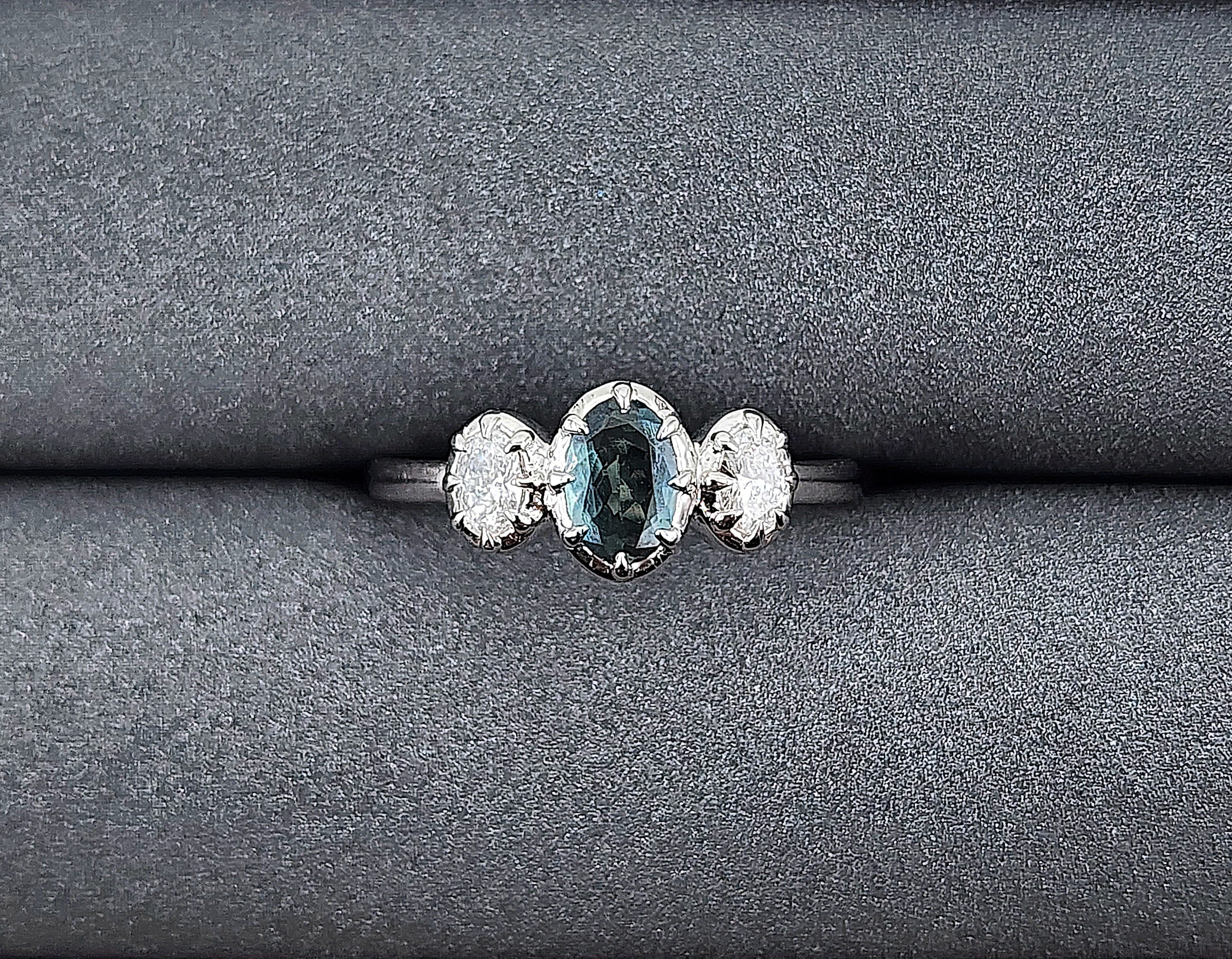 0,60 ct Natürlicher Alexandrit
Diamant Ring - Platin