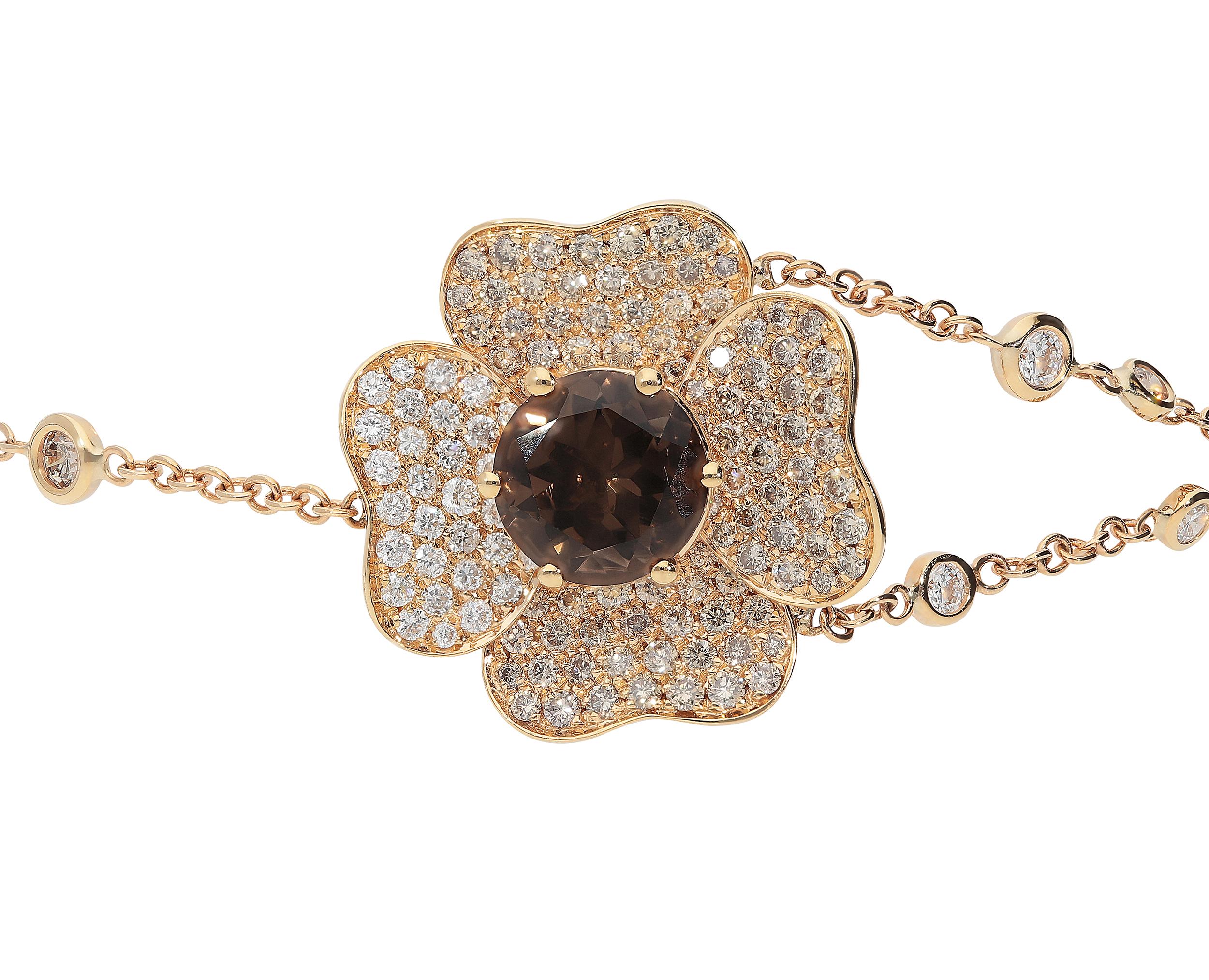 Fine bracelet in 18kt pink gold for 7,20 grams and length of 18 centimeters with resizing ring at 16 centimeters.
Main element is a flower with 3 petals set in brown diamonds and 1 petal set in white diamonds, central stone is a 8 millimeter smoky
