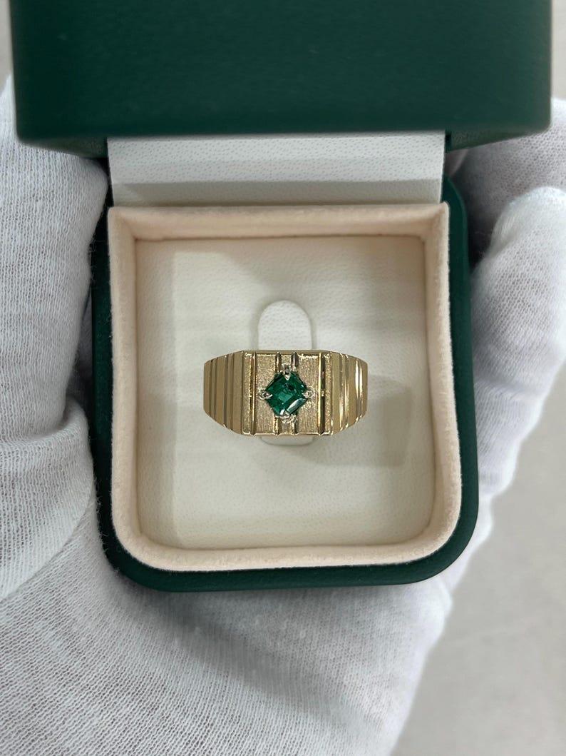 0.60ct 14K Rich Green Emerald Solitaire Men's Ring Emerald Cut 4 Prong Gold 585 For Sale 2