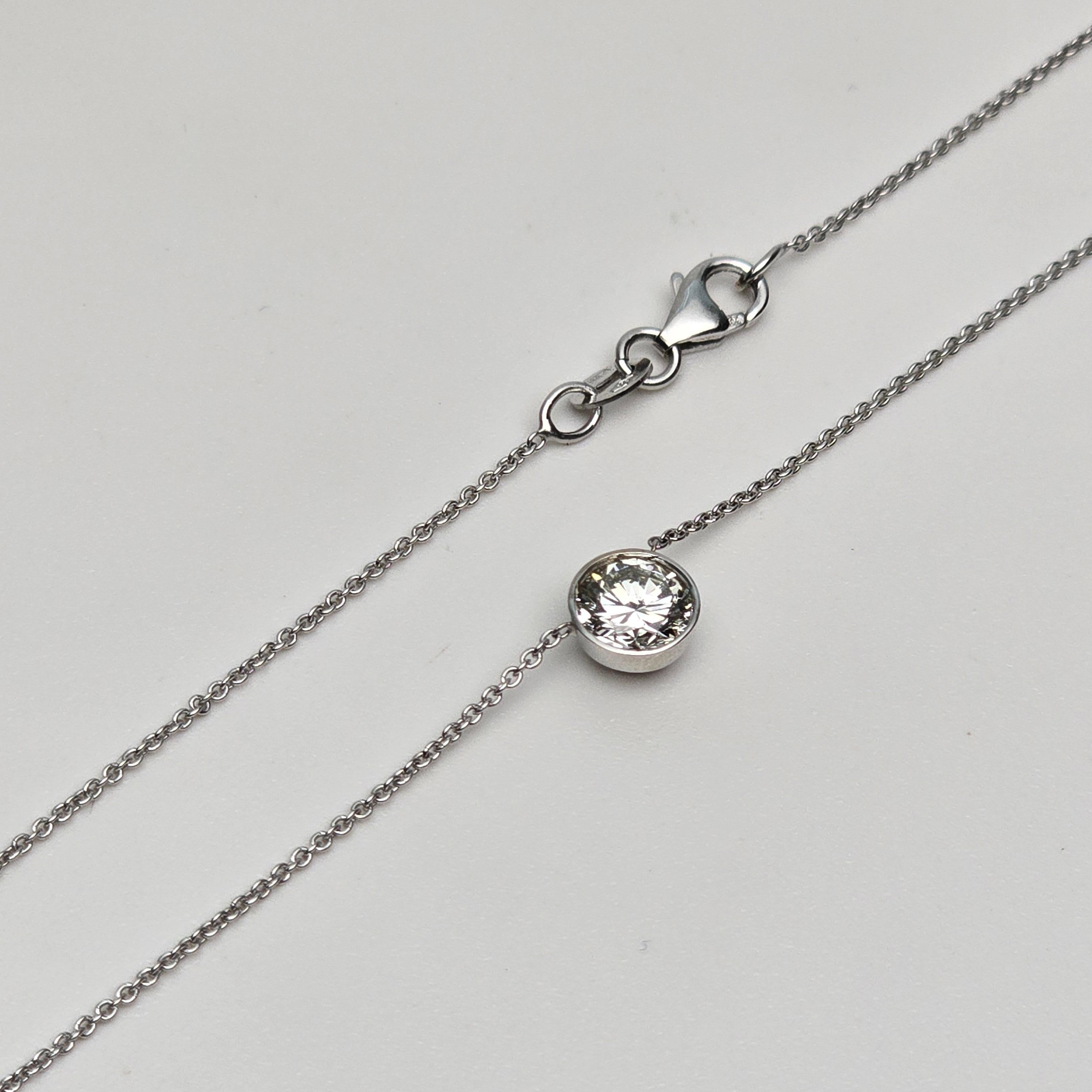 Diamantene Halskette mit Lünette 0,60 Karat aus 14KT Gold. Vs2 Klarheit und J Farbe. 
Die Kette ist im Lieferumfang enthalten. Perfekt für das tägliche Tragen und als Geschenk. 1,63 Gramm.

Kommt mit schöner Verpackung, Echtheitszertifikat und
